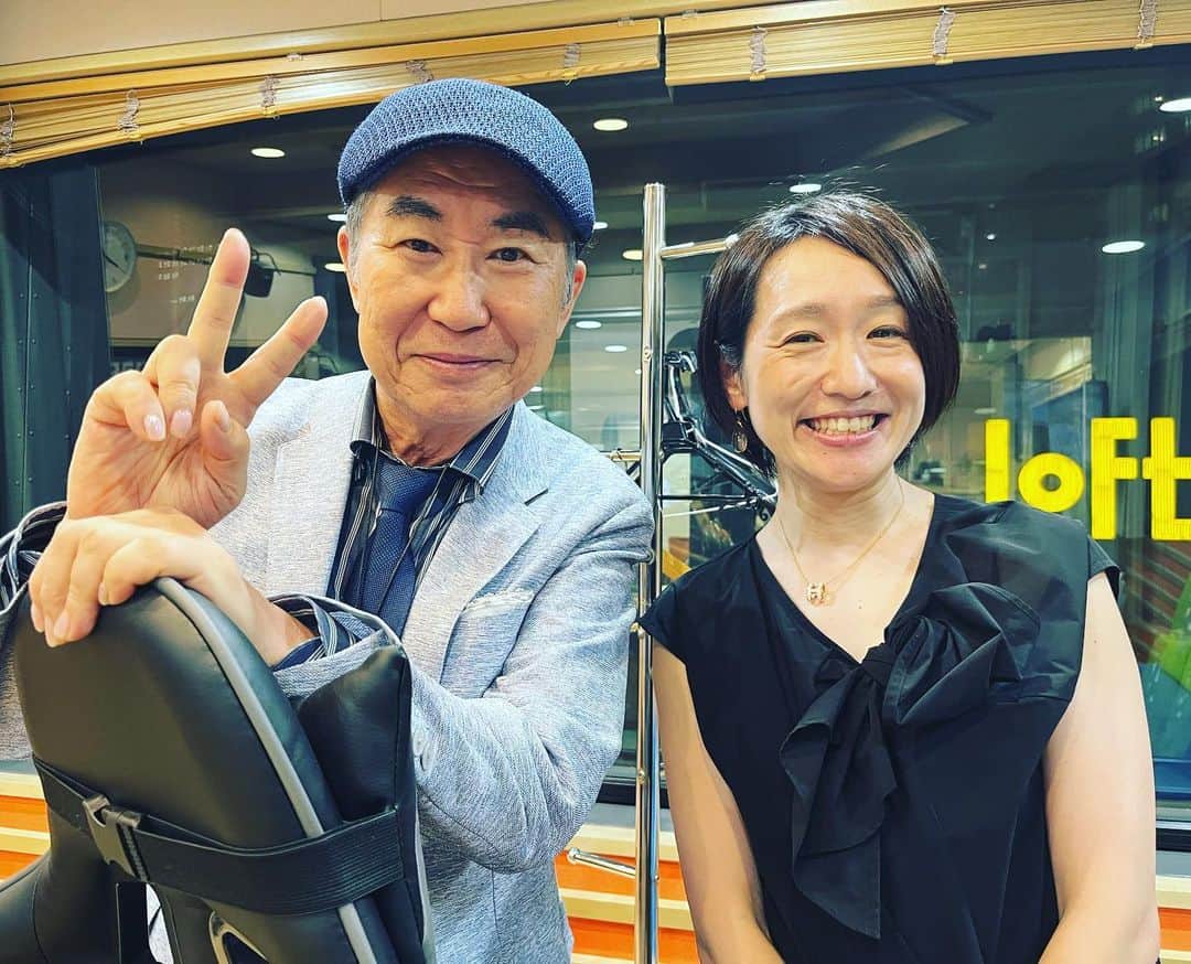 上田悦子のインスタグラム：「文枝師匠と📻  生放送を忘れるくらい、 夢中で 小あぶりカルビ、言うてた〜🤣  楽しすぎて。 かみしめながら帰宅。  ラジオでいただけたご縁って、 ホントにありがたい🥹✨  #茶屋町ホテル#Mラジ」