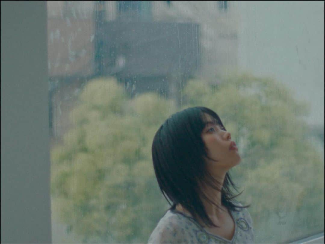 Kisshomaru S.のインスタグラム：「Directed for 宝石の日々 @ainatheend_official   Music / Lyrics : AiNA THE END Arrangement：Tomi Yo / Shuta Nishida @shuta_nishida   Director/Cinematographer　Kisshomaru Shimamura Cinematographer Assistant Madoka Okazaki @e___n__n_e , Kishin Yokoya @kishin458 , Kazushige Kochi @ko_chi_03  Offline / Online Editer Koji Enomoto @5.koji  Colorist Toshiki Kamei @toshiki_kame @artone_film (ARTONE FILM) Lighting Director Yoshitaka Shimamura @yoshitaka_shimamura  Lighting Assistant Tetsuya Kusu @tetsuya_kusu  Styling Chinami sogame @chinamisogame  Hair&Make up KATO (TRON) @katohairmake  Hair&Make up Assistant Kanna Tsuyama Production Manager Mayumi Yamanaka (YAMANAKA management) @yamanaka_mg  Insert Photo Maho korogi @maho_korogi , AiNA THE END @ainatheend_official」