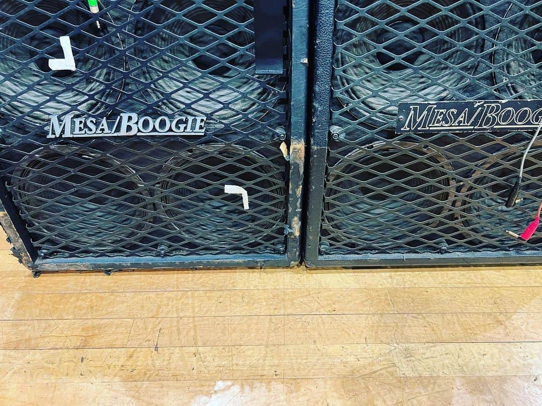 ミヤ さんのインスタグラム写真 - (ミヤ Instagram)「プチブラリハーサル初日終了！！ #petitbrabancon  #プチブラ噛みつき #bossse70  #jc160 #mesaboogieblackshadow」7月3日 20時28分 - miyaguchi