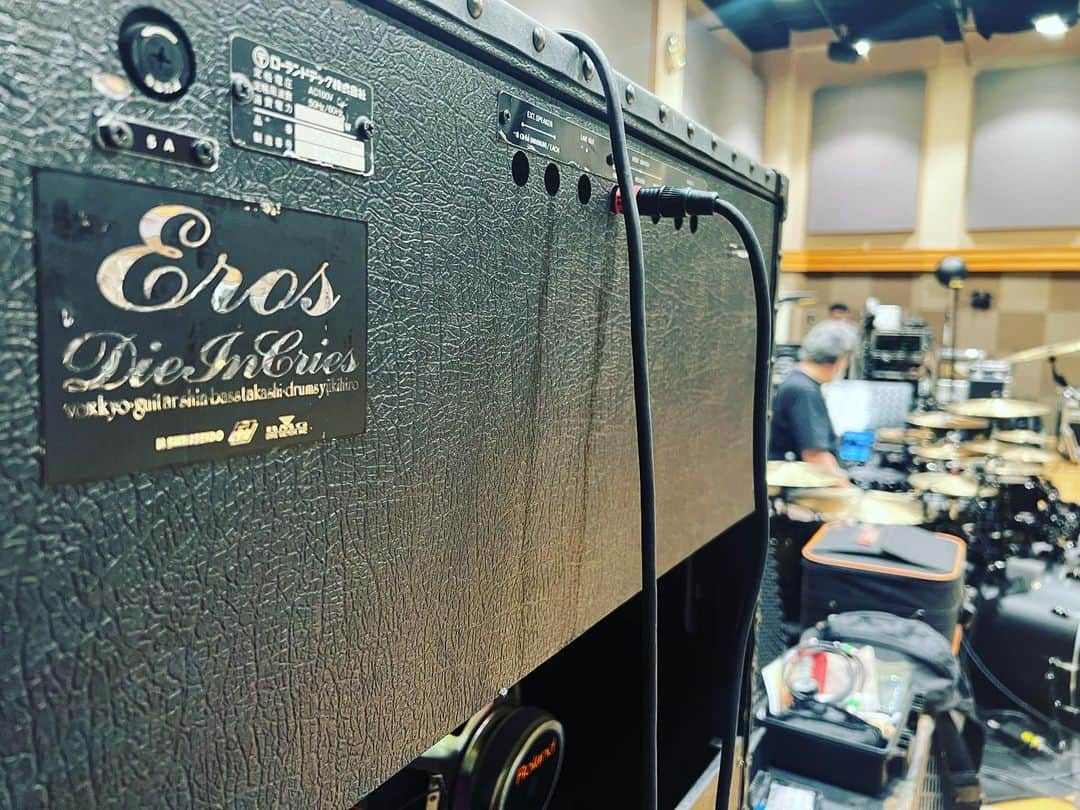 ミヤ のインスタグラム：「プチブラリハーサル初日終了！！ #petitbrabancon  #プチブラ噛みつき #bossse70  #jc160 #mesaboogieblackshadow」