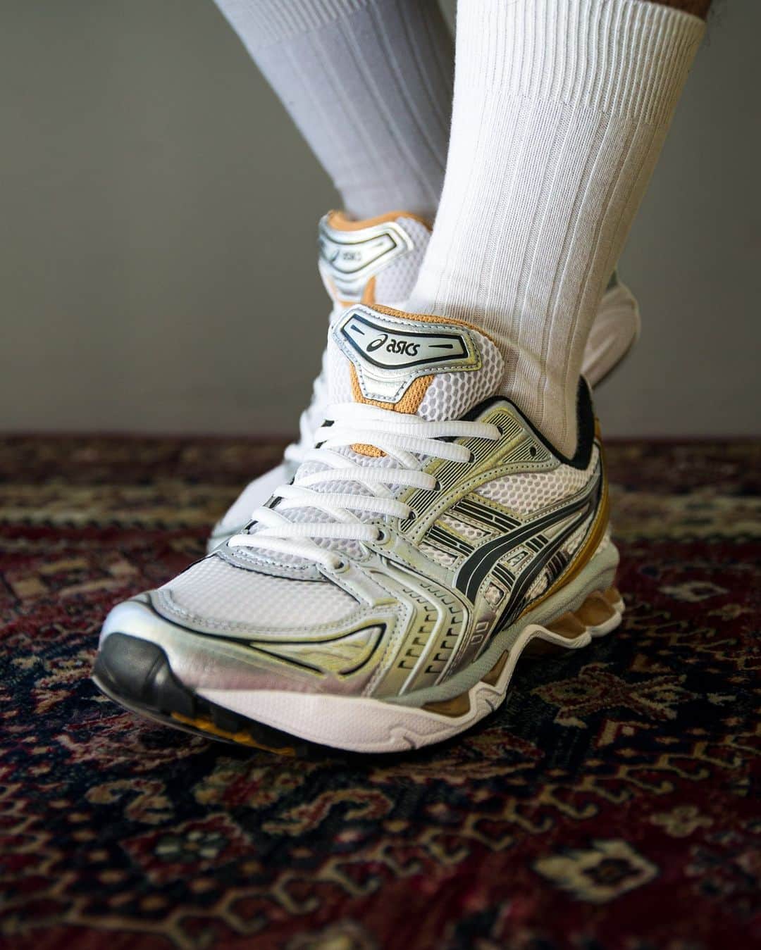 アトモスさんのインスタグラム写真 - (アトモスInstagram)「. asics GEL-KAYANO 14  2008年に元はランニングシューズとして発売された「GEL-KAYANO 14」。 2000年代のモデルにフォーカスし商品展開を広げてきました。 2000年当時に見られたテイスト、ディテールを踏襲しながら、原型のモデルが持つ機能や構造を継承しています。 Kiko Curationの4モデルが鮮烈なデビューを果たしたのが記憶に新しい中、いよいよOGカラー3色がロンチされ、シリーズの生みの親である榧野俊一氏から後継者である山下秀則氏へバトンが渡された記念すべき名作が再び登場します。 　本商品は現在atmosオンラインにて抽選受付中。  2023年7月6日(木)よりatmos各店(一部店舗除く)、atmosオンラインにて発売となります。  "GEL-KAYANO 14" was originally released as a running shoe in 2008. We have expanded our product lineup by focusing on models from the 2000s. While following the taste and details seen in 2000, it inherits the functions and structure of the original model. While it is still fresh in our minds that the 4 models of Kiko Curation have made a spectacular debut, 3 OG colors have finally been launched, and the baton has been passed from Mr. Shunichi Kayano, the creator of the series, to Mr. Hidenori Yamashita, the successor. A memorable masterpiece will appear again. This product is currently accepting lotteries at atmos online.  It will be on sale at atmos stores (excluding some stores) and atmos online from Thursday, July 6, 2023.  #atmos #asics」7月3日 20時30分 - atmos_japan