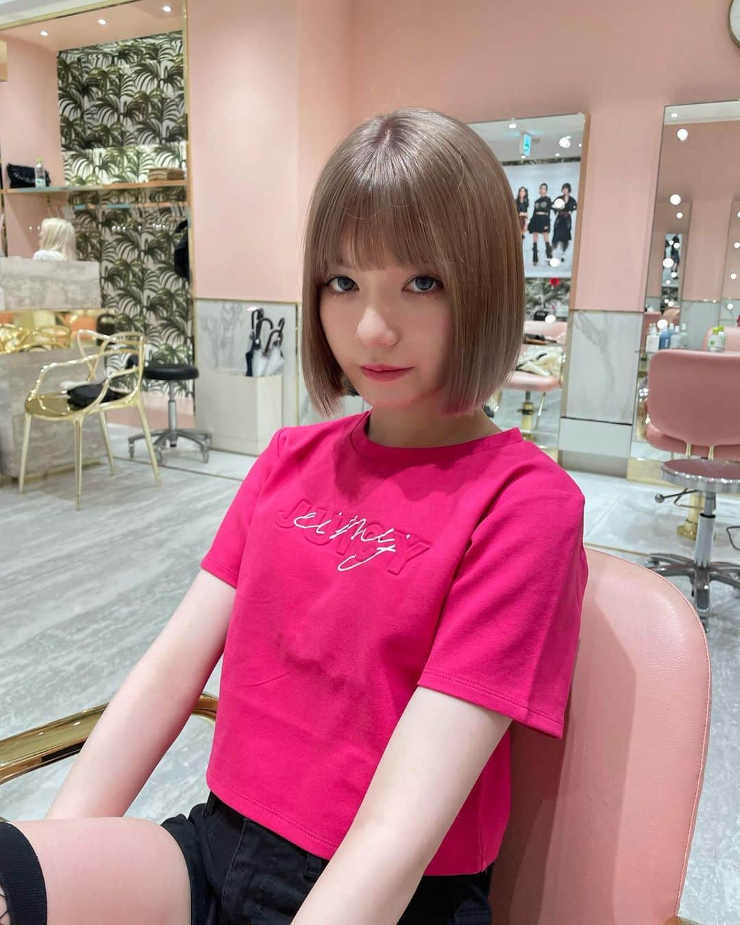 東海林クレア（くれたん）のインスタグラム：「thank you 🎀  夏はやっぱり、ハイトーンだよねって💌バッサリカットしてブリーチでハイトーンにしていただきました！💓キャワイイcolorすぎる」
