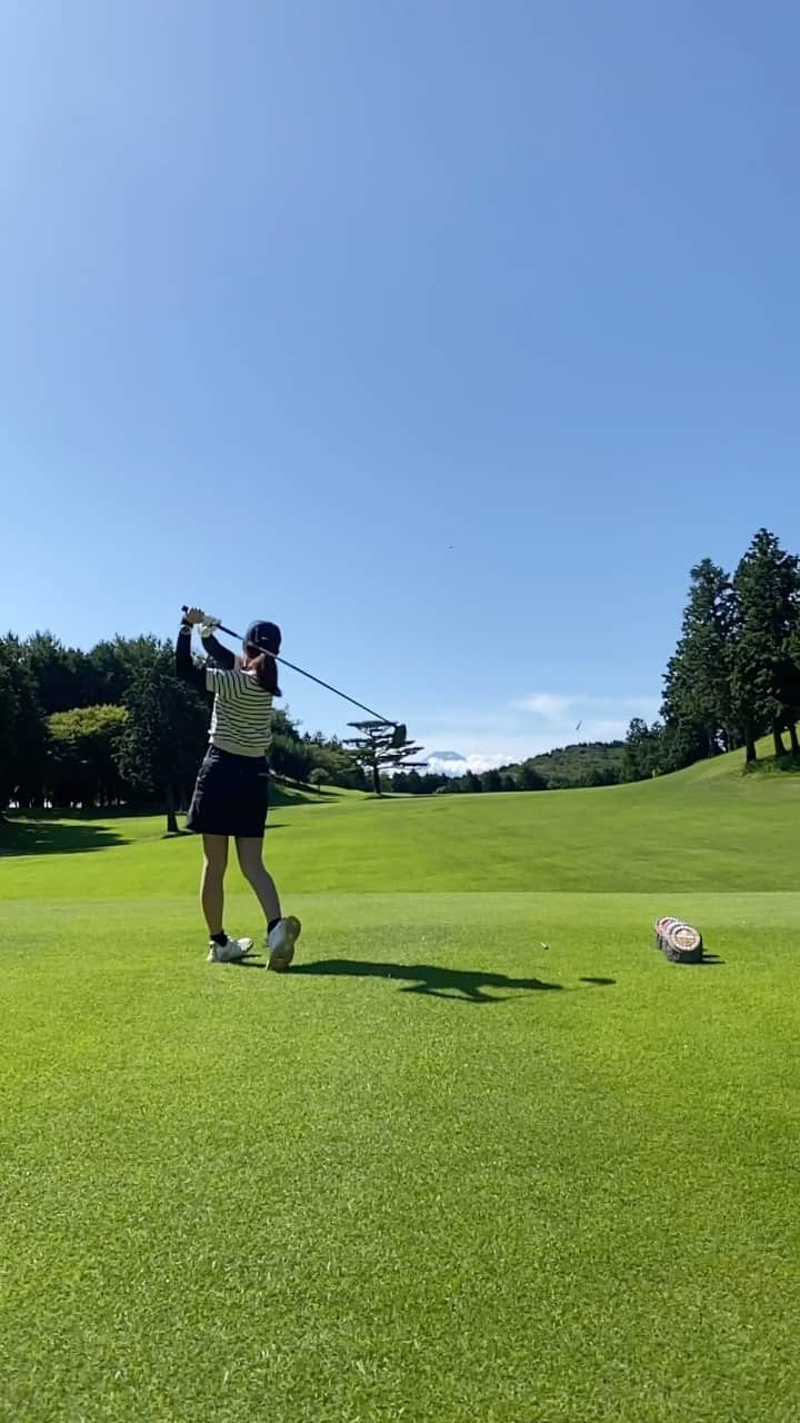 のインスタグラム：「ちょっと遠出ゴルフ⛳️  調子良かったのに、昼食食べてたら急に持病発動･･･  悲しい･･･😢  とはいえ、スコアはまとまったのでホッとしました😮‍💨  しばらくは安静かも知れぬ･･･  🔴95  #ゴルフ  #ゴルフ女子  #ゴルフ初心者  #ゴルフ成長記録  #golf  #golfswing  #golflover #ゴルフ練習　#ゴルフ好きな人と繋がりたい　#ゴルフラウンド　#ゴルフ上手くなりたい#golfbabes #golflife #golfstagram #golfing」