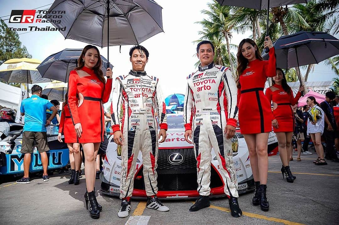 Toyota team thailandさんのインスタグラム写真 - (Toyota team thailandInstagram)「แมน-ต้น ผลัดกันไฟท์ติ้ง 2 Race โหด ลุ้นกันมันส์จนนาทีสุดท้าย ในรุ่น SuperCar GT3 ที่แต่ละทีมก็เตรียมตัวและวางแผนกันมาอย่างดี เพราะสนามบางแสน สตรีท เซอร์กิต ถือเป็นหนึ่งในสนามเรียบชายหาดที่ยาวและสวย แต่ขึ้นชื่อว่าเป็นสตรีทเซอร์กิตแล้วก็จะมีความยากในตัวเอง ทั้งโค้งที่แคบ พื้นแทร็กที่ไม่เรียบและลื่นในบางจุด แน่นอนการแข่งเรซละ 1 ชั่วโมง นักแข่งและทีมงานร่วมมือร่วมใจกันเต็มที่เพื่อผลงานที่ดีที่สุด  Thailand Super Series R.3-4: Date: 28 June - 2 July 2023 @Bangsaen Grand Prix, Chonburi  🚗#9 Drivers: ณัฐพงษ์  ห่อทองคำ (Nattapong H.) / มานัต กุละปาลานนท์ (Manat K.) Car: Lexus RC-F Class: GT3 Pro Race 3: 4th In Class & Overall Race 4: 4th In Class & Overall」7月3日 11時47分 - toyotagazooracingteamthailand