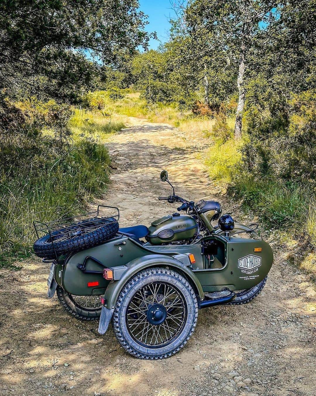 Ural Motorcyclesさんのインスタグラム写真 - (Ural MotorcyclesInstagram)「イタリア🇮🇹のウラルスタイルの週末の過ごし方。あなたはどこの国でウラルサイドカーを走らせてみたいですか？  @alex_di_muzio @sjt.club @uralmotorcycleseurope」7月3日 11時40分 - ural_japan_official