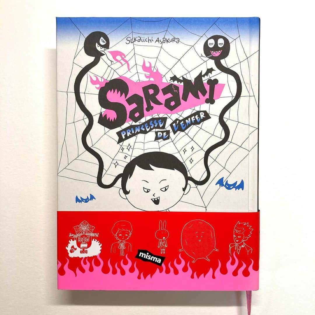 朝倉世界一のインスタグラム：「地獄のサラミちゃん フランス版  紀伊国屋書店ウェブストアの洋書ジャンルでasakura sekaiichiを検索してください 日本国内からも取り寄せできます 今回フランス版を出してもらうのにあたり、全ての原稿を再スキャンしました 判型は細かいところまでよく見える大きめの変形A5サイズ 長く大切にしてもらえるようにハードなカバーの上製本 内容は祥伝社版の文庫のサラミちゃんと同じなのでフランス語が読めなくてもだいじょうぶ ちなみに宝島社版のサラミちゃんより文庫の祥伝社版は7話分多く収録されていますよ どうぞよろしく♡ 地獄へおちろ！」