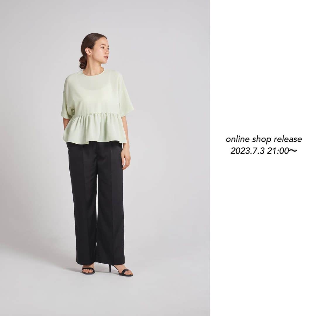 yoriのインスタグラム：「*online shop release*  7/3 pm21:00〜 2023summer 新作が入荷致します！  詳細は商品ページをご覧ください！  #スカラップティアードブラウス #ショートパフギャザーブラウス #エアリーヘムギャザーブラウス #サイドギャザーパフブラウス #サラサラハンサムパンツ  #yori_japan」