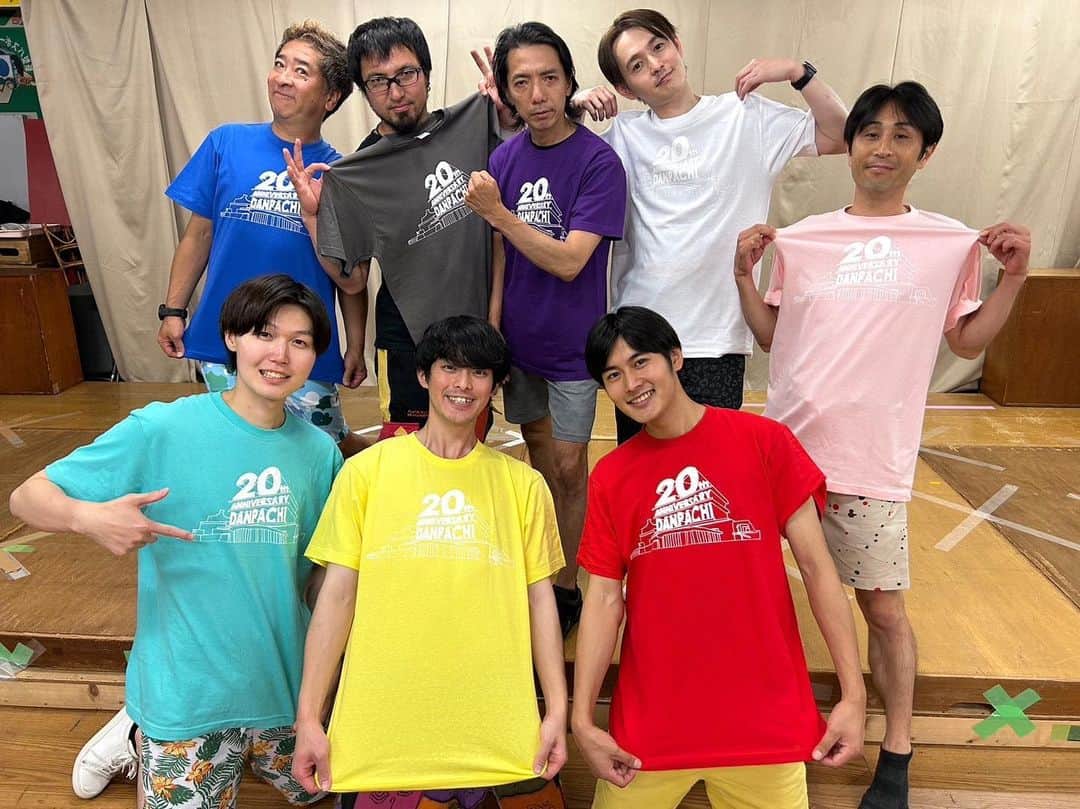 松谷優輝のインスタグラム：「ショーGEKI夏祭り公演  ダンパチTシャツ完成、今回の色は赤で 20回目のダンパチTシャツデザインは石原玲音 販売もしてますー  #ショーgeki  #ダンパチ  #舞台」