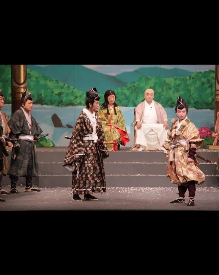 米澤かおりさんのインスタグラム写真 - (米澤かおりInstagram)「. 盛岡文士劇東京公演へ。 文士劇とは作家や文化人が出演する劇で、 私も岩手で活動していた頃 ほぼ毎年出演させていただいていた 思い入れのある舞台です。  ※2・3枚目は6年前の東京公演で   主役を務めた時のもの ※2枚目右端・3枚目左  先日2回目となる東京公演が上演され 今回は客席から楽しみました。 盛岡のタウン誌『街もりおか』に 観劇記を寄稿しましたので 良かったらご覧ください。 盛岡市内の 東山堂本店・さわや書店本店ほか、 全国からもお求めいただけるそうです。 詳細は写真の5枚目をご参考ください。 編集長には私の思いを代弁していただき 感謝です🙏笑 役者としてのオファーもお待ちしています🙋‍♀️」7月3日 11時59分 - kaoriina67