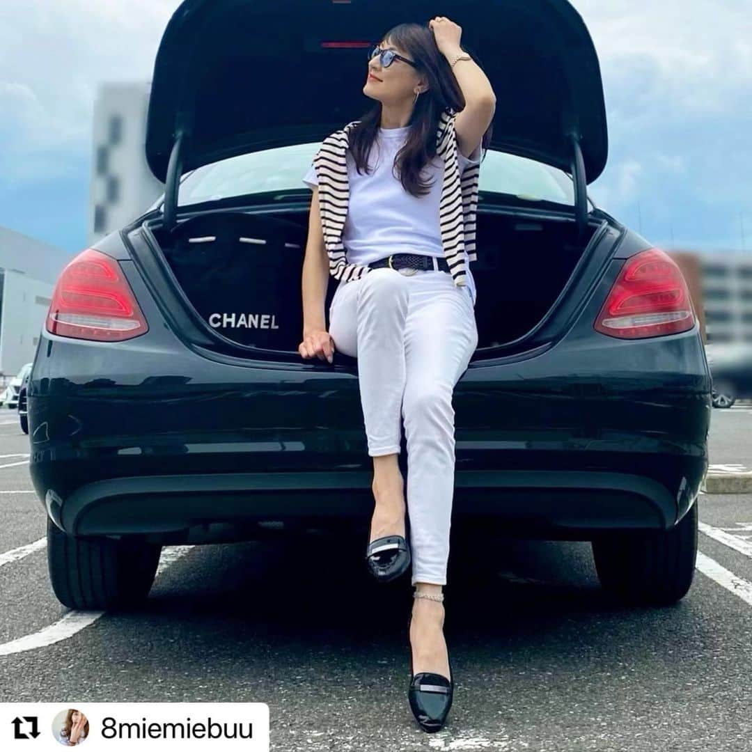 バタフライツイストのインスタグラム：「⋈ Thank you! @8miemiebuu   【KATIA(BLK)】 22029N 8,360円(税込)  #butterflytwists #バタフライツイスト #butterflytwistsfordaily #butterflytwistsfortravel  ・・・  〜coordinate〜 driving style ロンドンで生まれた カジュアルシューズブランド 『バタフライツイスト』 @butterflytwists_jp ・ 私はドライビングシューズとして ローファータイプの ✔️KATIA_BLACK CROC 『カティア_ブラック・クロコ） を愛用しています！ ・ コンパクトに折りたたんで 気軽に持ち運べて（袋付） 更に履き心地が快適！ 学校行事や旅先など 様々なシーンで履ける嬉しい1足です♡ ・ ・ #coordinate #thankyou  #想保持笑容 #miebuustyle  #40代コーデ #50代コーデ  #アラフィフコーデ  #アラフィーコーデ  #ドライビングシューズ  #大人カジュアル #運転大好き  #モノトーンカジュアル  #butterflytwist  #バタフライツイスト #butterflytwistsfordaily #pr  たくさんのイイネ ありがとうございます🎶」