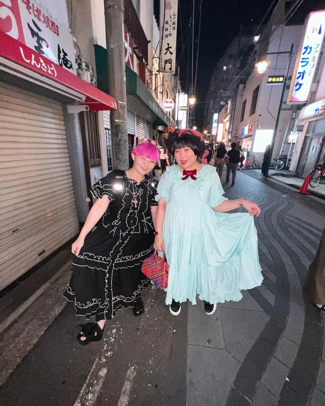 millnaのインスタグラム：「超ストリートファッションっ  大好きな親友、ひめりか©︎と遊んだら偶然ふたりともフィジカルドロップ❣️❣️ @physicaldrop   #fashion #lolitafashionstyle #streetstyle #japanesefashion」