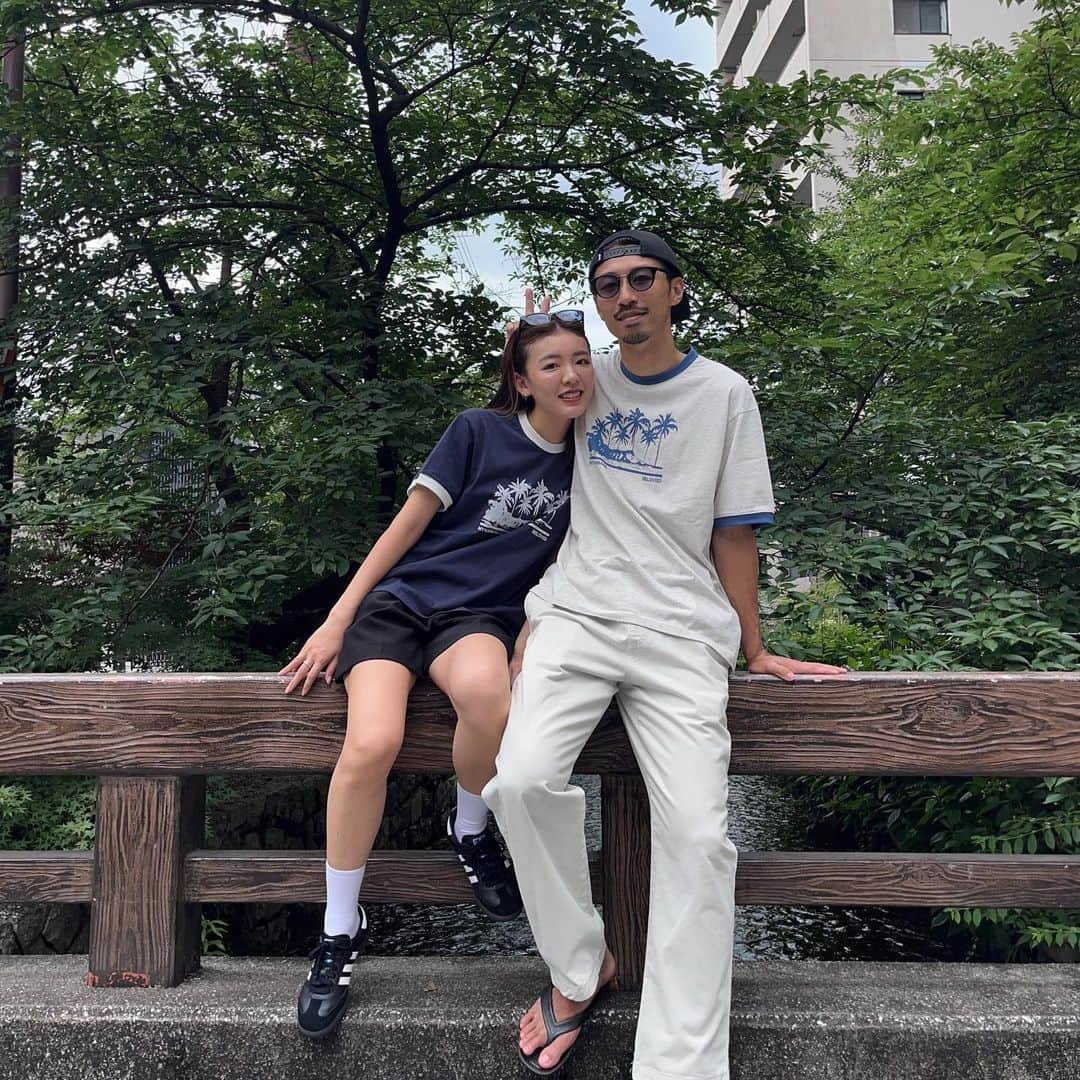 近藤沙良のインスタグラム：「PALM TREE TEE🌴✨ @mysugarbabe_official thx🫶🏿  #mysugarbabe #summercode #couplefashion #pr #couplephoto #summerfashion #_s_code #夫婦コーデ #夫婦ファッション #30代コーデ  #夏服 #夏服コーデ #リンクコーデ #夫婦リンクコーデ」