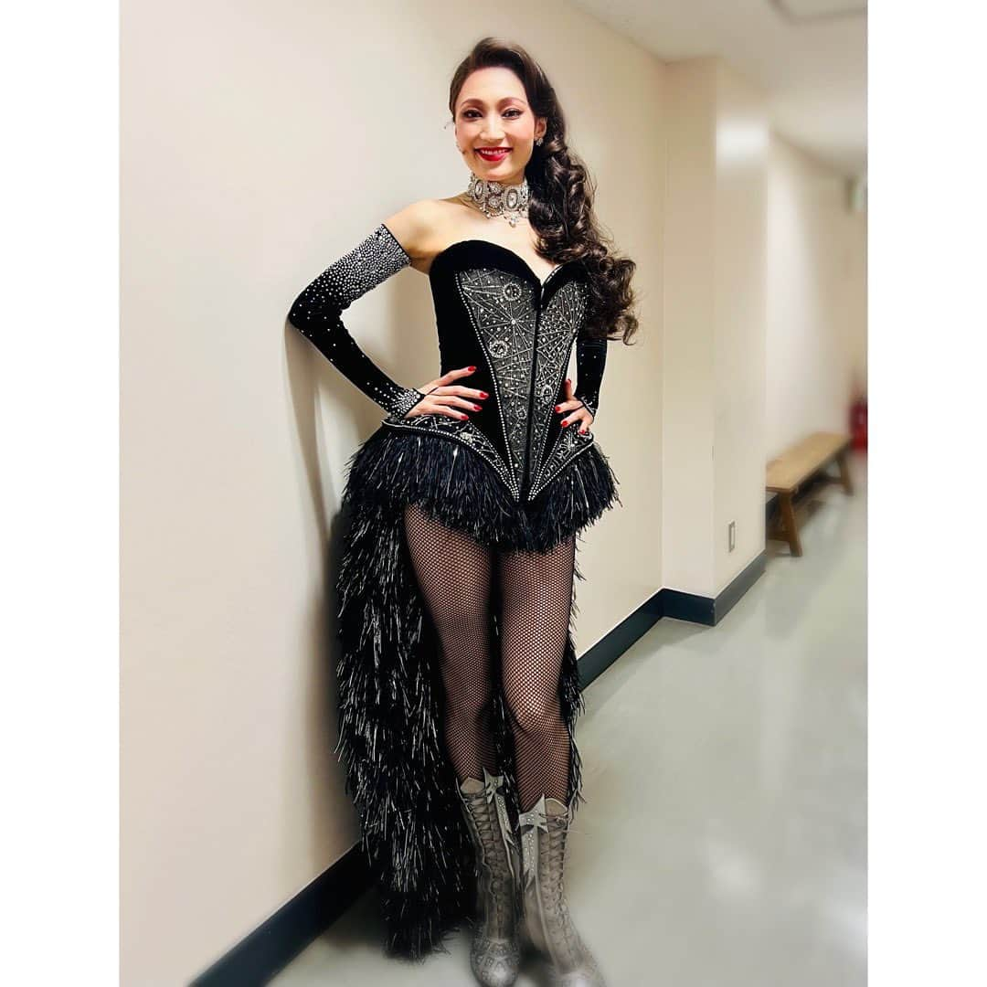 望海風斗のインスタグラム：「❤️‍🔥 #ムーランルージュザミュージカル #moulinrougethemusical  ⁡ プレビュー〜初日〜シャッフルキャスト 色々と経験した１週間でした！ ありがとうございました😊 ⁡ 舞台稽古からここまで、舞台スタッフさんが本当に大変だったと思います😢 この大掛かりなステージを毎公演やり遂げるスタッフさんのチームワークにいつも勇気をもらいます❤️‍🔥 ⁡ さあ、来週も元気に‼CAN CAN‼️ ⁡ #sparklingdiamond  #サティーン ⁡ #ボヘミアンズ #ノゾミアンズ #楽しんでもらえてるようで嬉しいです💓」