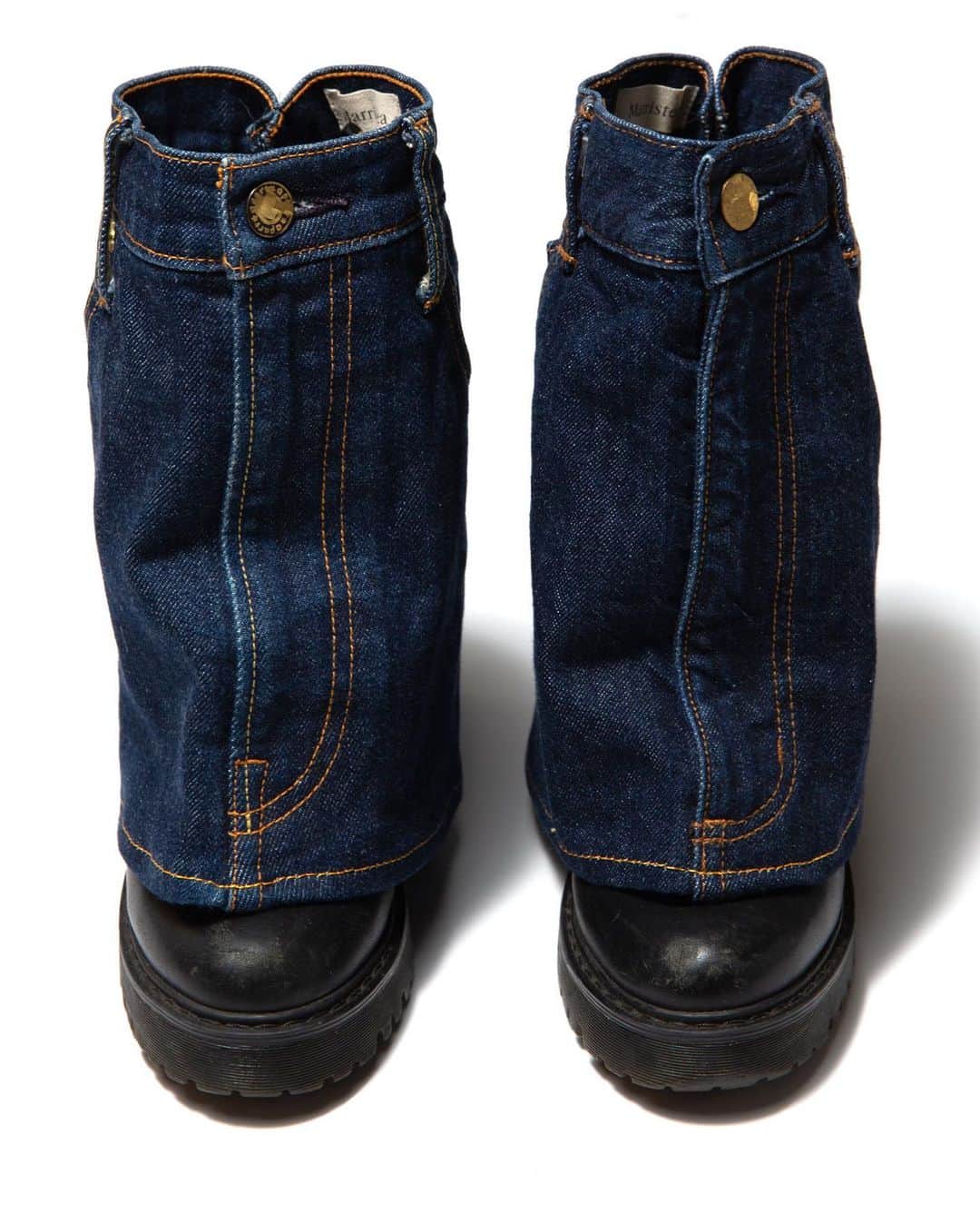 MARISさんのインスタグラム写真 - (MARISInstagram)「New Boots cover @marristea_vintage  今夜8:00 発売します🩵 他にもミニポロシャツなどなど入荷するからcheck it up💙  Bag : @ysl @fwrd #fwrd #ルックフォワード」7月3日 12時29分 - marristea