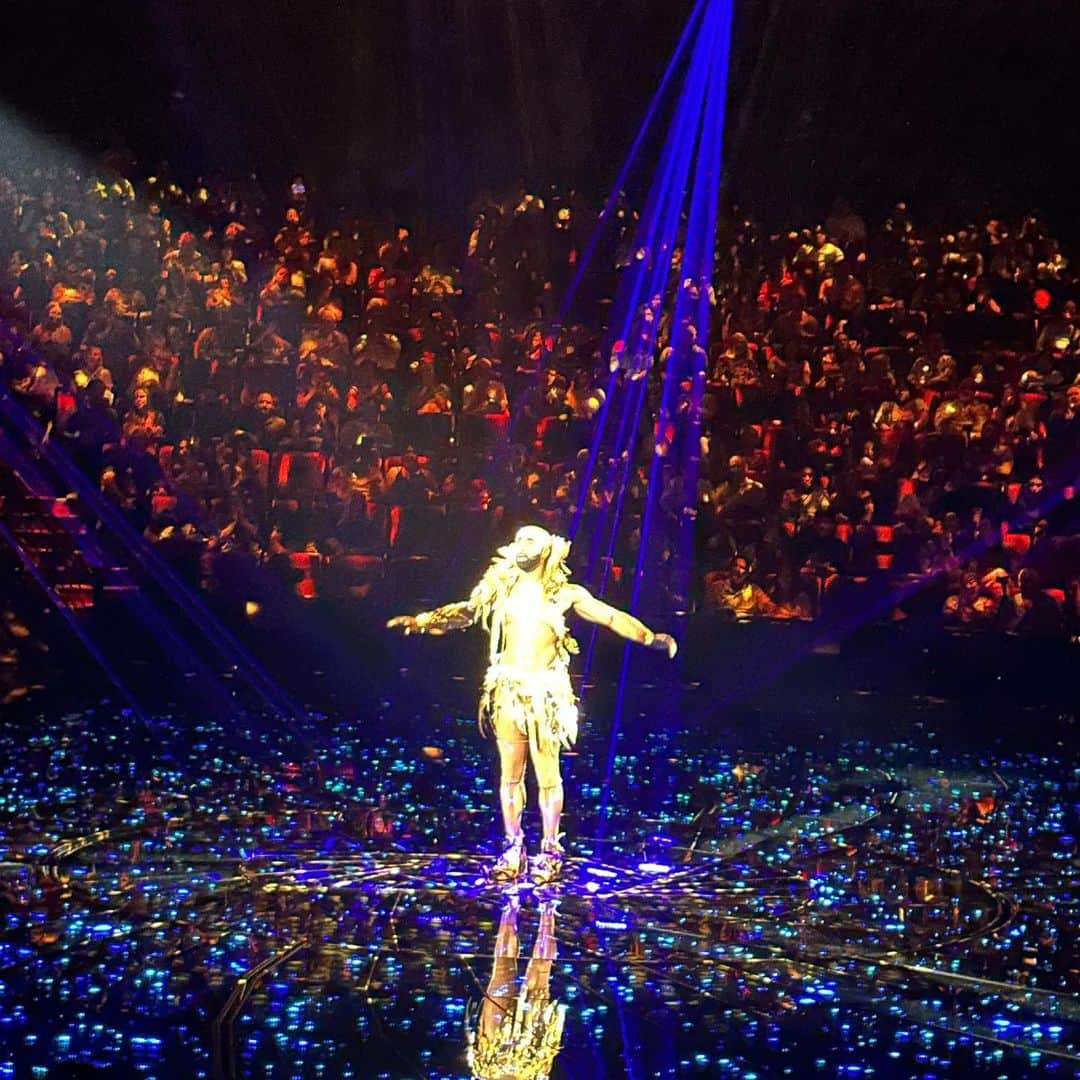 さんのインスタグラム写真 - (Instagram)「The new Awakening is even better!! If you’re coming to Vegas, make sure to consider going to the show! It’s a 120 million production! 🤩👏🏼♥️🥳 #AwakeningShow #AwakeningLasVegas #AwakeningWynn」7月3日 12時45分 - fouryorkiesmom