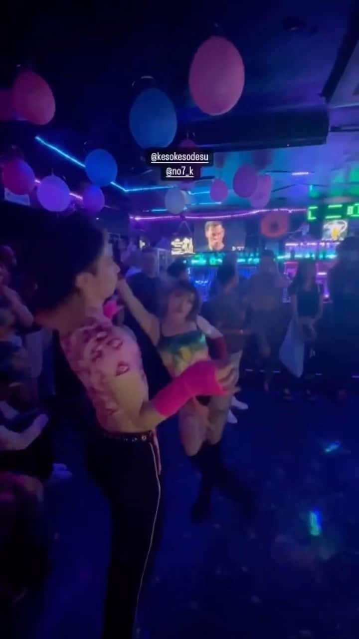 のインスタグラム：「☀︎ ☀︎ ☀︎ Summer start moment🏝️🌈🧡 in Last Day of PRIDE Drag show & mini ball Hinano 007 OTA performance 2nd prize . ☀︎ #voguefemme #otavogue #pridemonth #rainbowpride #womansperformance #dramaticas #dramaticsgirl」