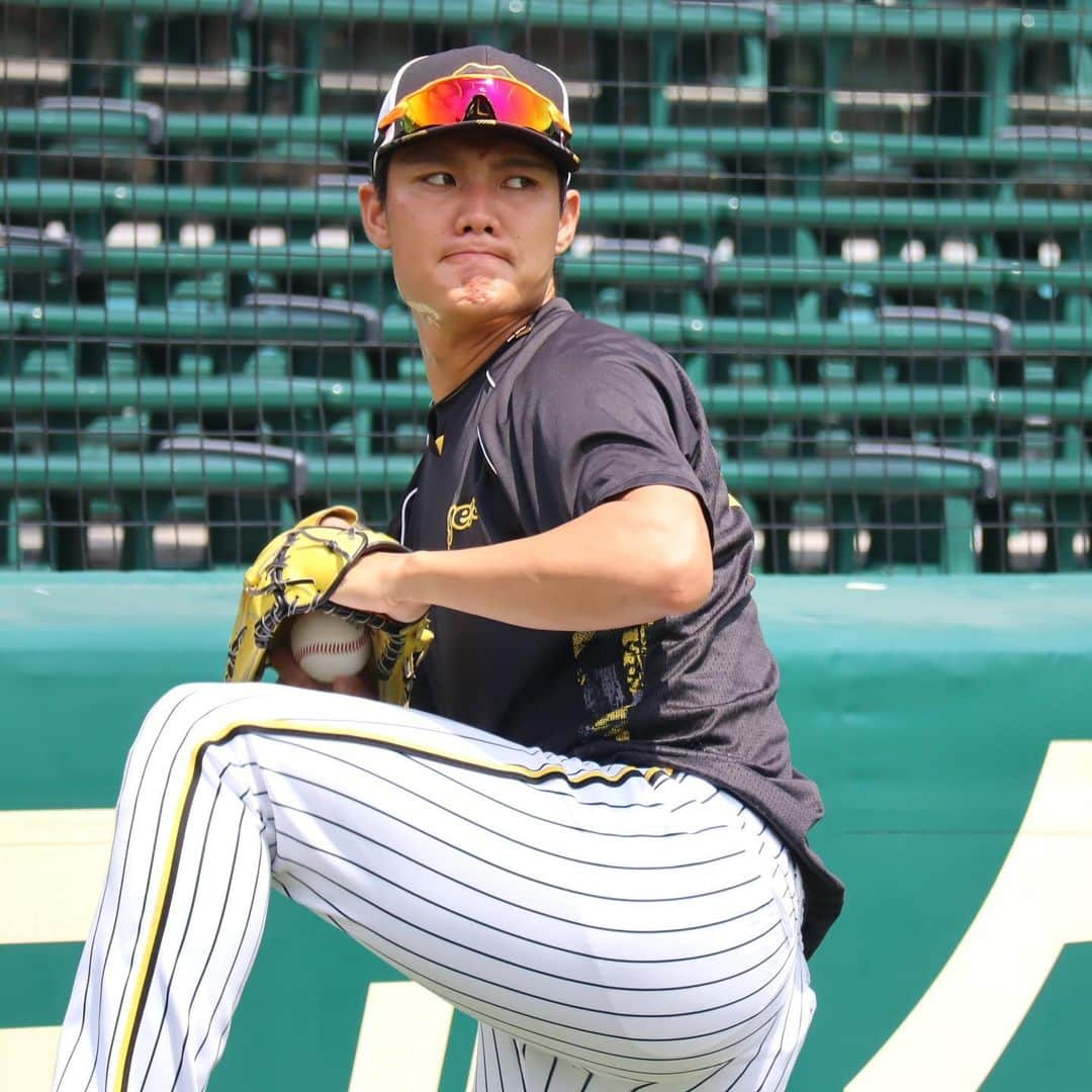 阪神タイガースさんのインスタグラム写真 - (阪神タイガースInstagram)「7月3日、甲子園球場での先発投手練習の様子です！ #西勇輝 選手 #大竹耕太郎 選手 #村上頌樹 選手 #西純矢 選手 #才木浩人 選手 #久保田智之 コーチ #阪神タイガース  #ARE」7月3日 13時18分 - hanshintigers_official