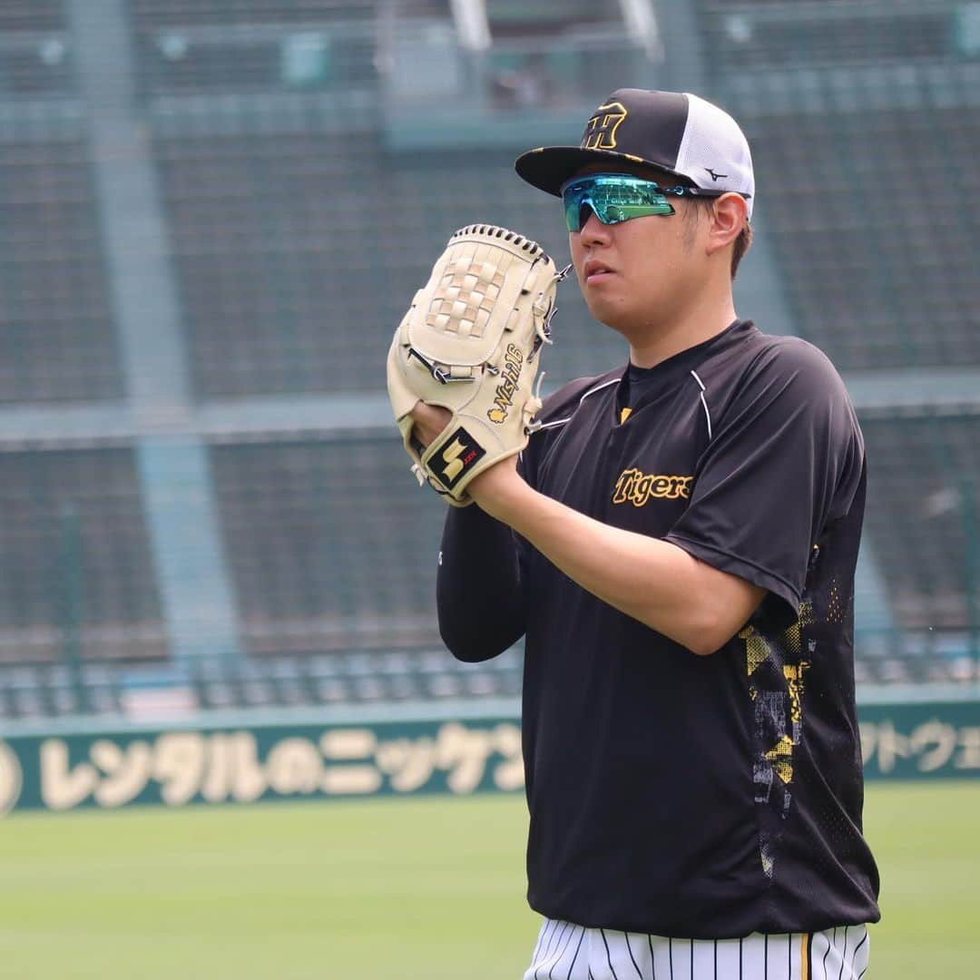 阪神タイガースさんのインスタグラム写真 - (阪神タイガースInstagram)「7月3日、甲子園球場での先発投手練習の様子です！ #西勇輝 選手 #大竹耕太郎 選手 #村上頌樹 選手 #西純矢 選手 #才木浩人 選手 #久保田智之 コーチ #阪神タイガース  #ARE」7月3日 13時18分 - hanshintigers_official