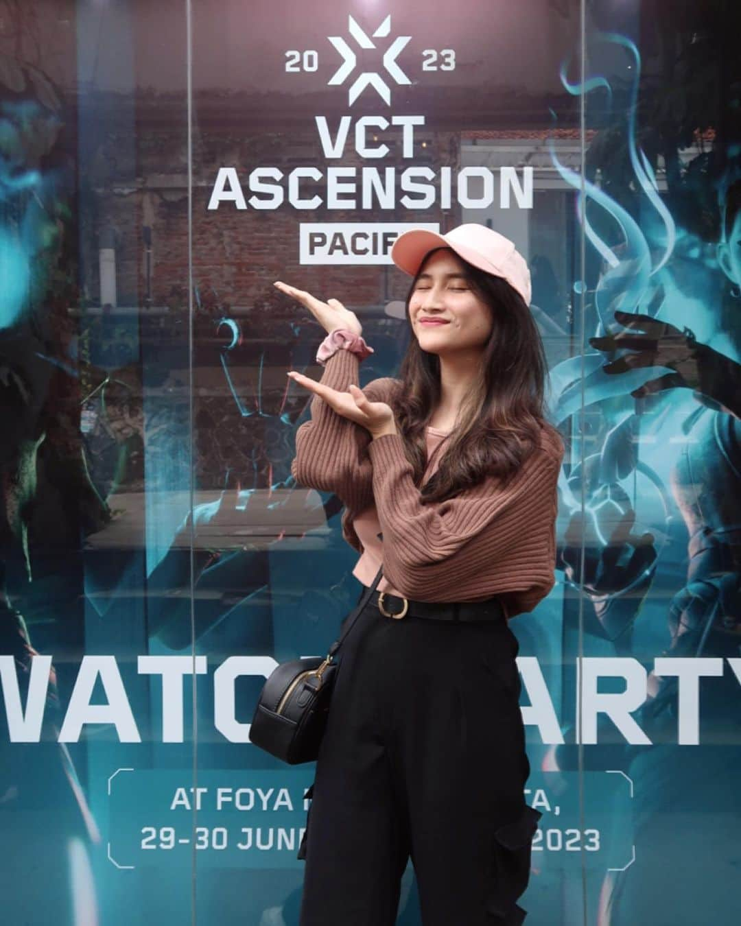 フリスカ・アナスタシア・ラクサニのインスタグラム：「My first time attending a watch party, and surprisingly I loved it!  #VCTAscencionPacific #VCTAscencion2023 #TakeYourPlace」