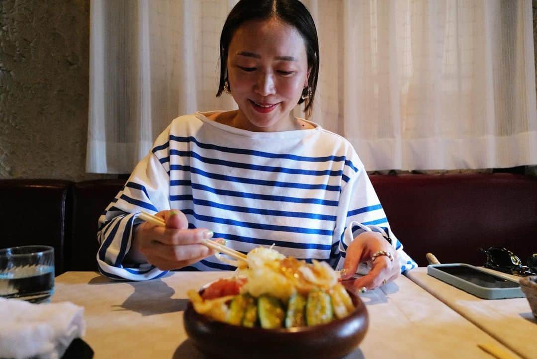 黒沢祐子さんのインスタグラム写真 - (黒沢祐子Instagram)「朝ごはんたっぷり食べたのに もうお腹すいた燃費悪いわたしw  ふと先日後輩とカロの話になり(私のグラタンで思い出したみたい)鎌倉の大好きな洋食屋さんカロ@長谷  写真は大好きなサラダとグラタン、牛タンシチュー 彼女がこの前カロに初めて行こうとしたら無期休業的な 貼り紙がしてあったと🥲  ちなみにタコスも有名ですがいつもそこまで辿り着けず 復活したら必ずいただきたい  お元気に、早く復帰してほしいと願うばかりです🙏🏻  #life #鎌倉暮らし #鎌倉の名店  #洋食屋さん  #カロ #顔が赤いのはビールのせい」7月3日 13時20分 - yukowedding