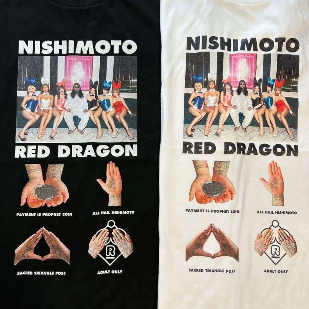 smartのインスタグラム：「Red Dragon × NISHIMOTO IS THE MOUTH コラボレーションTeeが発売中！ @roppongi_reddragon @k_nisimoto_ @commonbase.jp @sixshop_tokyo  エロ＆アートをコンセプトにストリートカルチャーにも造詣が深く、「ちんかめ」内藤啓介氏やハイロックデザインオフィス、MAJOR FORCE PRODUCTIONSも参画する異色のキャバクラ “Red Dragon”が、架空のカルトクラブとして、過去に類を見ないブランドポジショニングで成長を続けるブランド”NISHIMOTO IS THE MOUTH”とのコラボレーションTeeが発売中。 フォトグラファー内藤啓介氏が撮り下ろしたRed Dragon所属キャストと預言者NISHIMOTOとの写真とNISHIMOTO IS THE MOUTHの象徴的な文字配列によって構成されたデザインは、Red Dragonオンラインストア【SIX SHOP -TOKYO SOUVENIR-】とCOMMON BASEオンラインストアでしか手に入らないアイテムとなっている。 ------  ■発売情報 Red Dragon × NISHIMOTO IS THE MOUTH TEE サイズ： M / L / XL / 2XL カラー：ホワイト/ブラック 価格： 各8,580円(税込)  【販売場所】 Red Dragon オンラインストア 【SIX SHOP -TOKYO SOUVENIR-】 @sixshop_tokyo ( URL ) https://six-shop.net  COMMON BASE オンラインストア @commonbase.jp (URL) https://commonbase.jp  【販売日時】6月24日(土) 15:00〜 7月9日(日)23:59 【販売方法】受注生産 【お届け納期】8月上旬頃発送予定  ------  ■Red Dragon 個性豊かなセクシー女優が多数在籍するプレミアムなキャバクラ。エロ&アートをコンセプトに東京のサブカルチャーをミックスしながら夜のエンターテイメントの全く新しい価値観を東京六本木から世界に発信している。 Links： https://r-dragon.jp/links/  ------  ■NISHIMOTO IS THE MOUTH(ニシモトイズザマウス) 「赤ん坊は神であり、西本は口である」 過去にDrake、Virgil Abloh、Tom SachsらがTシャツを着用したことでアメリカを中心に注目され始める。当時は、友人、知人にのみ配布する形で流通されていたが、2020年より精力的に活動を開始する。同ブランドアイテムの取り扱いは、現在、世界中の高感度セレクトショップ約30店舗で展開される。メディア出演や異業種とコラボレーション、デジタル宣教師(NFT)等、活動の幅を拡大中。 HP：https://nishimotoisthemouth.com Instagram：https://www.instagram.com/k_nisimoto_ Twitter：https://twitter.com/nishimoto6996 Discord：https://discord.gg/4QVXa8jZfg  ---------------------  #六本木 #東京 #日本旅游 #art #人気店 #有名店 #行列店 #japantrip #worldfamous #bunnygirl #kawaii #kawaiigirl #forbestravelguide #visitjapanjp #旅遊景點 #japan #tokyo #roppongi #discovertokyo #tokyostreet #discoverjapan #tokyotrip #japantrip #tokyolife #ilovetokyo #tokyosouvenir #japon #japansouvenir #療癒 #好吃」