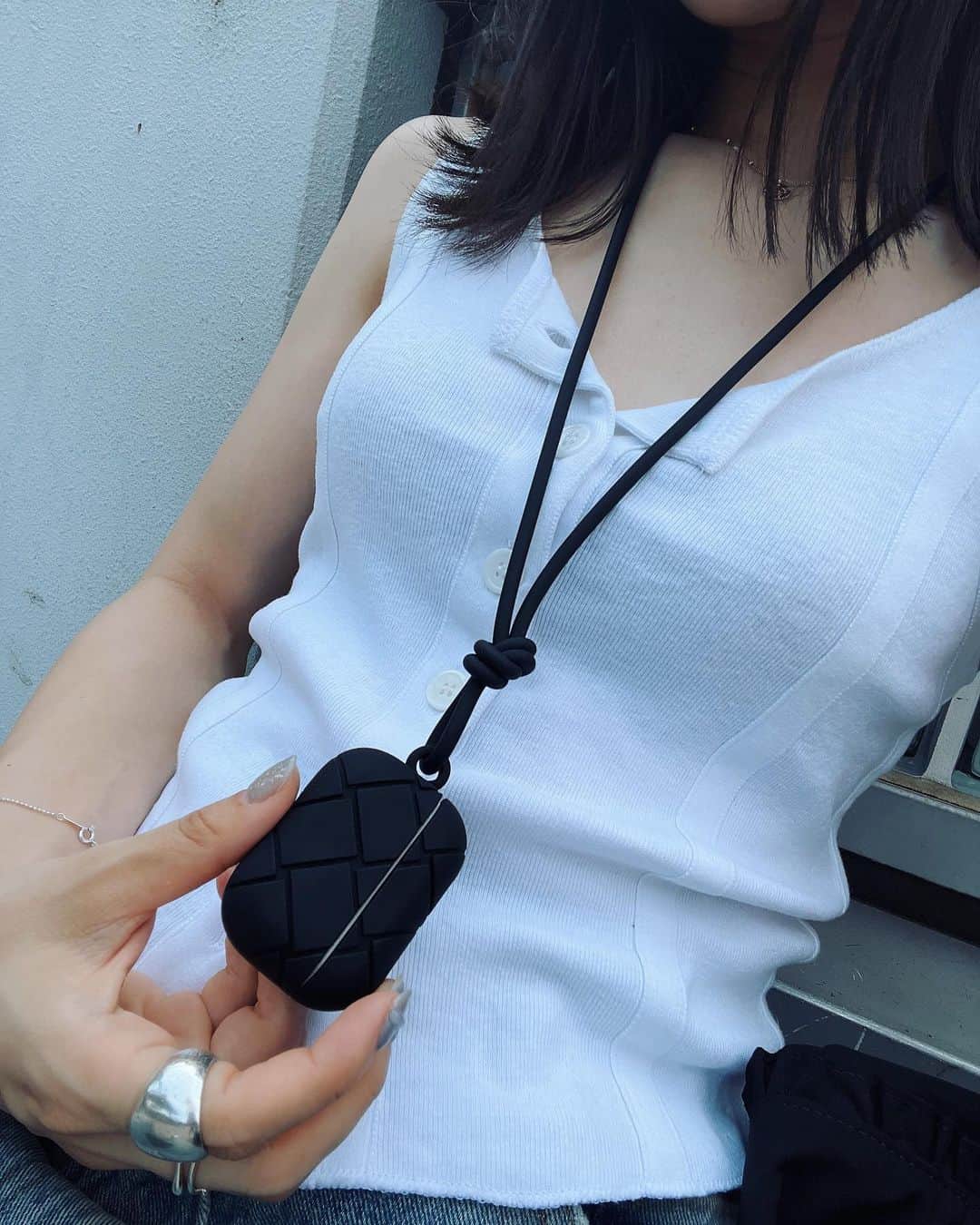 のインスタグラム：「❤︎❤︎  移動のお供に欠かせないもの❤︎  #bottegaveneta」