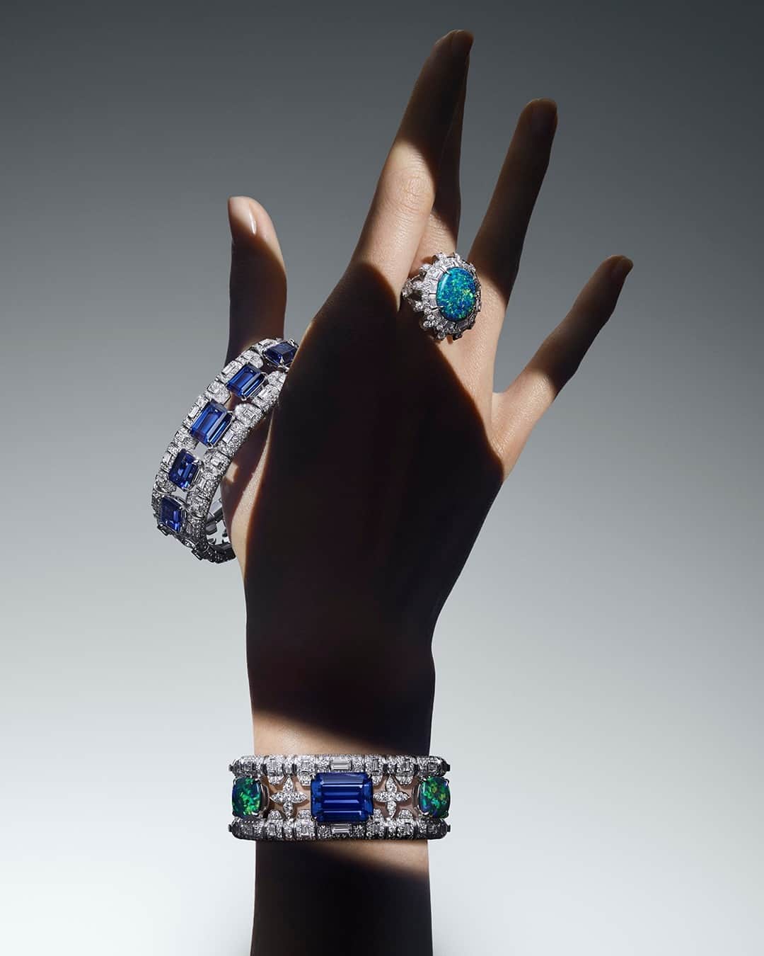 ルイ・ヴィトンさんのインスタグラム写真 - (ルイ・ヴィトンInstagram)「Louis Vuitton Deep Time. Tracing a geological journey of gemstones, the new High Jewelry collection evokes a precious story through its impeccable craftsmanship and spellbinding jewels. Explore the entire collection by @FrancescaAmfitheatrof via link in bio.  #LouisVuitton #LVHighJewelry #FrancescaAmfitheatrof」7月4日 4時00分 - louisvuitton