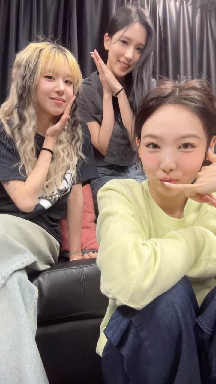 TWICEのインスタグラム：「pov: we are gonna sleep good tonight now after our READY TO BE show💖🍭 #TWICE #트와이스 #Basics #READYTOBE #TWICE_5TH_WORLD_TOUR」