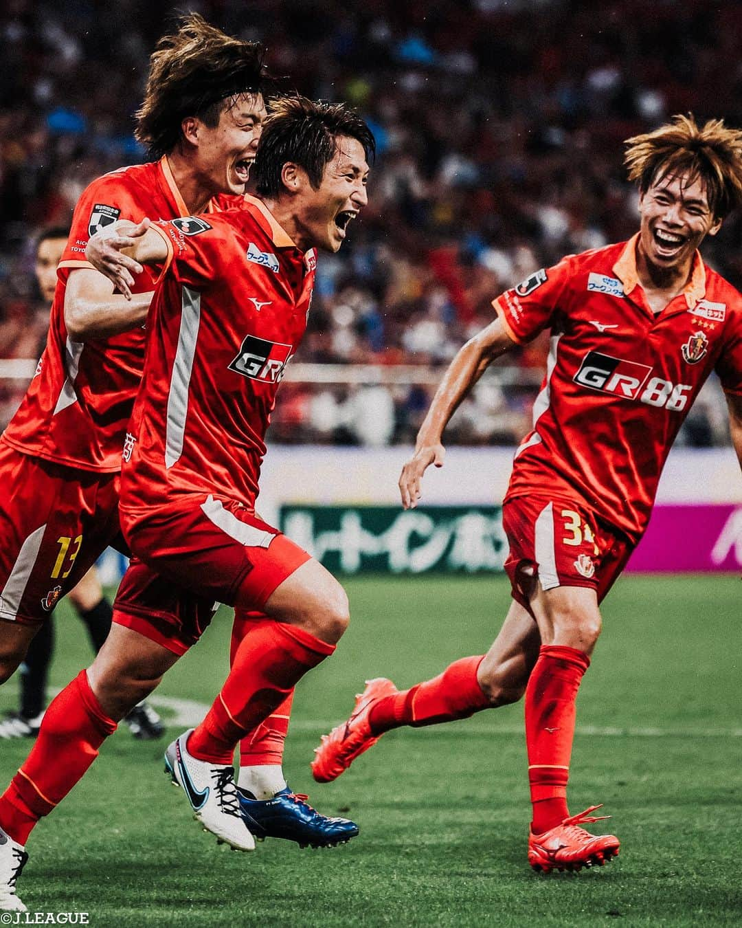 Ｊリーグさんのインスタグラム写真 - (ＪリーグInstagram)「📸𝐉.𝐋𝐄𝐀𝐆𝐔𝐄 𝐏𝐡𝐨𝐭𝐨𝐠𝐫𝐚𝐩𝐡⚽  ∼明治安田生命J１リーグ第19節∼ 7月のＪリーグもスタート‼️ 最初の試合はこちらの写真👆をピックアップ👀  #ヴィッセル神戸 #アンドレスイニエスタ #横浜Fマリノス #松原健 #名古屋グランパス #和泉竜司 #アルビレックス新潟 #三戸舜介 #アビスパ福岡 #ドウグラスグローリ #ルキアン #浦和レッズ #岩尾憲 #FC東京 #ディエゴオリヴェイラ #松木玖生 #京都サンガFC #鹿島アントラーズ #横浜FC #サウロミネイロ  #Jリーグ #jleague #サッカー #soccer #football #J30」7月3日 13時50分 - jleaguejp