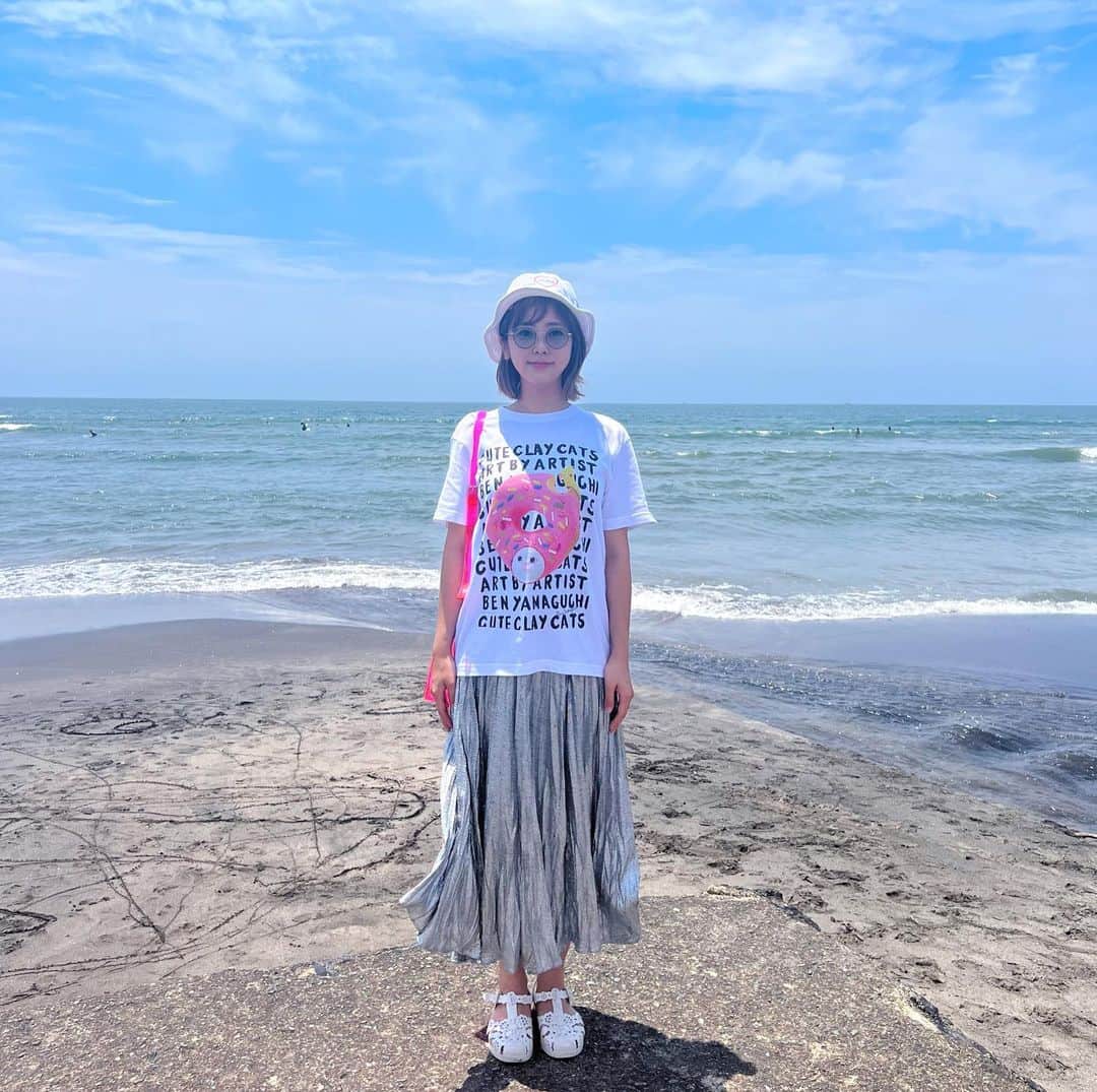山下まみさんのインスタグラム写真 - (山下まみInstagram)「海と新しいTシャツと私。  #インスタ頑張って更新してみる」7月3日 13時54分 - yamashita_mami