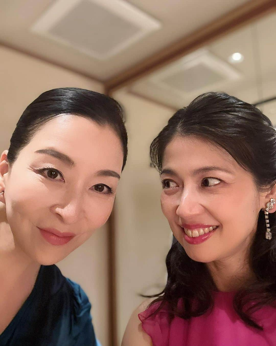 純名里沙さんのインスタグラム写真 - (純名里沙Instagram)「昨日は大好きな先輩、真矢ミキさんのファンクラブイベントにゲストとしてお招きいただいて参りました✨  今回もまた、真矢ミキさんの天才的かつ、クリエイティブな発想のお陰で、わたしのイマジネーションの扉がパカパカ音を立てて開き（笑）とても楽しい時間を過ごさせていただきました✨  ありがとうございました‼️  常にお客さまを第一に考えておられる姿に、この度も学ぶことばかり、、  太陽のように、お客さまをはじめスタッフの皆さま、会場の方々、私までをも温かく照らしてくださるミキさん、、幸せな時間をありがとうございました❤️ 是非またご一緒出来ますように♪^ - ^  ミキさんのファンクラブの皆々さまもあたたかくお迎えくださり、とっても嬉しかったです❤️  こころより、感謝をこめて、、✨ ありがとうございました😊  #真矢ミキさん #ファンクラブ #VENUS #スペシャルイベント #ゲストで参加させていただきました #楽しすぎました #おなかよじれました #あたたかい時間に感謝  #ありがとうございました  #純名里沙 #risajunna」7月3日 14時07分 - risajunna3158