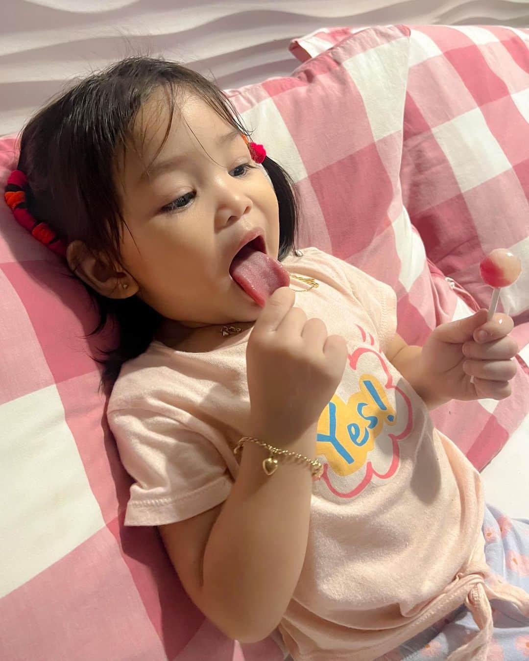 Kathryn Bernardoのインスタグラム：「Life with tita kath… 🤸🏽‍♀️🤭」