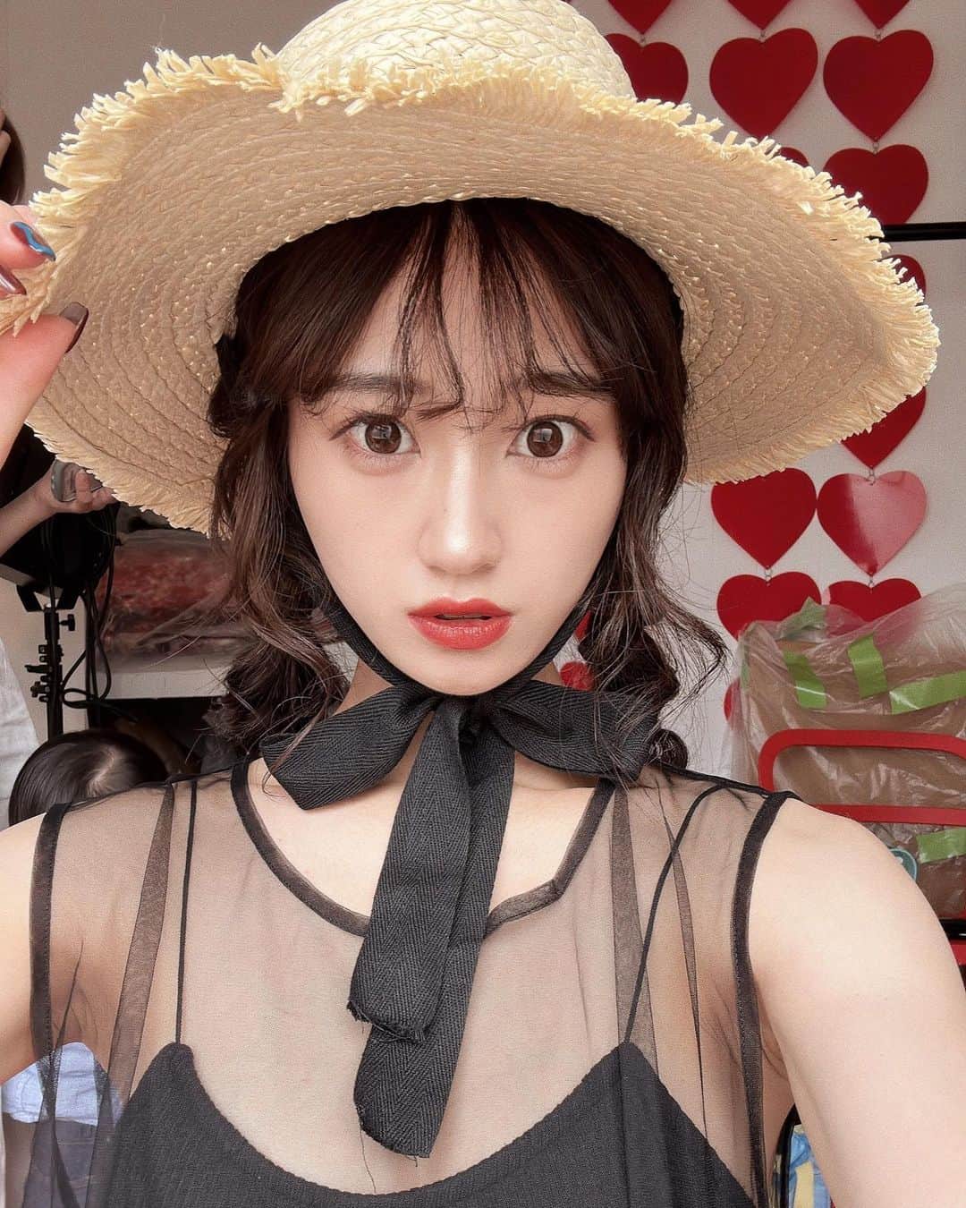 田南瑠衣さんのインスタグラム写真 - (田南瑠衣Instagram)「何枚目がお好き？？❤️  普段私服はがジュアル系とか メンズライクなものが好きだけど 甘めな格好させてもらって ブリブリぶりっ子させてもらった🥹🌷  今回の撮影期間､今までで1番ムチ子さんで参加なのだけど それでも息子の時よりも気をつけて 体重体系管理してる‼︎…つもり🤣爆  無理なく 楽しく 頑張るぞ〜🔥🔥🔥  #男の子ママ #ママコーデ #コーデ #コーディネート #ファッション #麦わら帽子 #麦わら帽子アレンジ #ヘアアレンジ #アレンジ #巻き下ろし #ママ #instagood #instagram #instafashion」7月3日 13時59分 - k.r0303