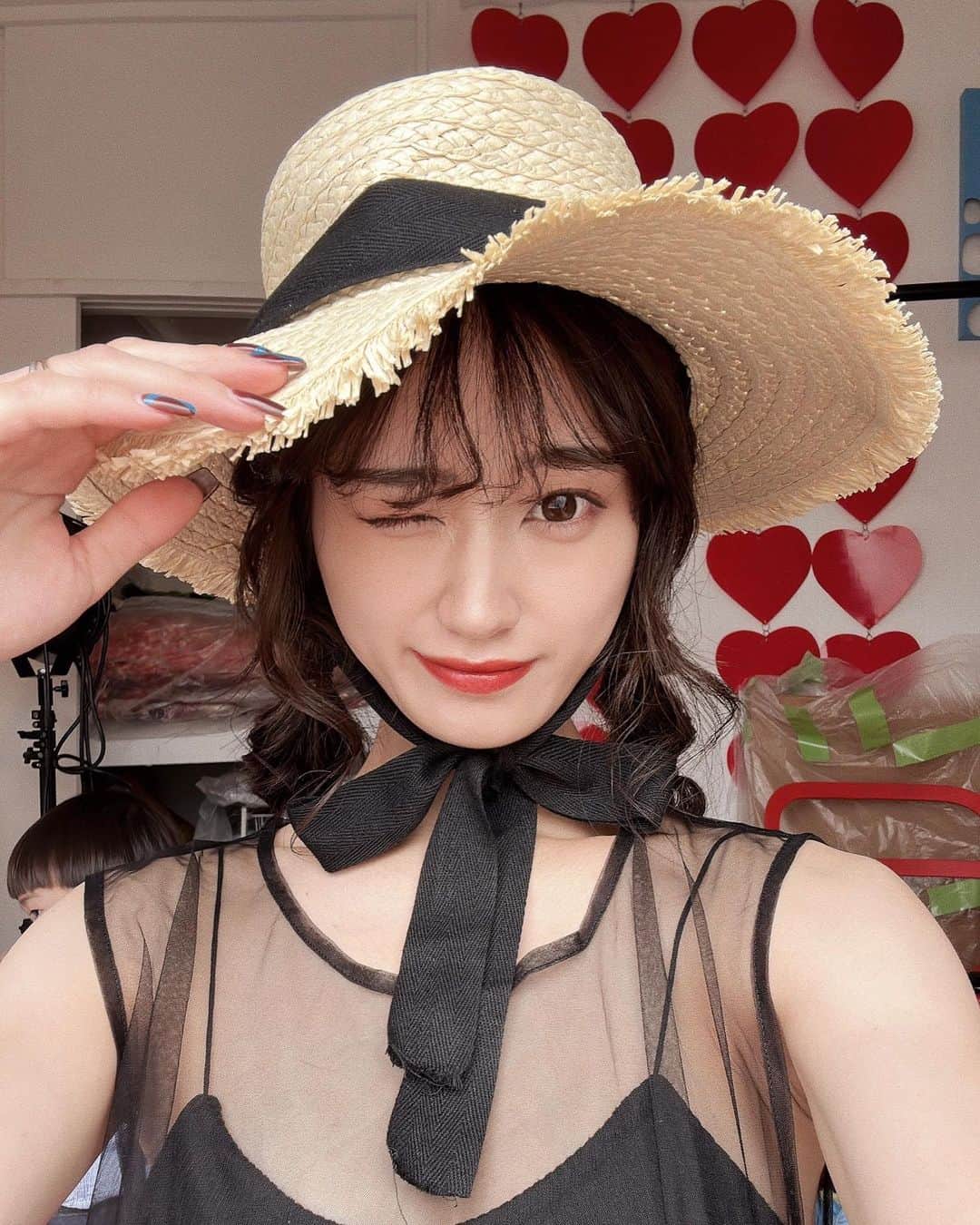 田南瑠衣さんのインスタグラム写真 - (田南瑠衣Instagram)「何枚目がお好き？？❤️  普段私服はがジュアル系とか メンズライクなものが好きだけど 甘めな格好させてもらって ブリブリぶりっ子させてもらった🥹🌷  今回の撮影期間､今までで1番ムチ子さんで参加なのだけど それでも息子の時よりも気をつけて 体重体系管理してる‼︎…つもり🤣爆  無理なく 楽しく 頑張るぞ〜🔥🔥🔥  #男の子ママ #ママコーデ #コーデ #コーディネート #ファッション #麦わら帽子 #麦わら帽子アレンジ #ヘアアレンジ #アレンジ #巻き下ろし #ママ #instagood #instagram #instafashion」7月3日 13時59分 - k.r0303