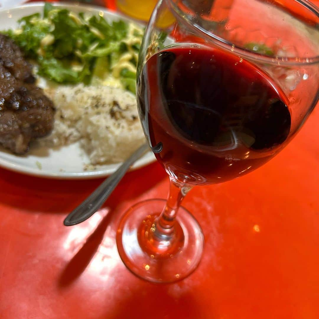 世手子さんのインスタグラム写真 - (世手子Instagram)「Authentic Chilean cuisine🇨🇱 toast with wine🍷🍾 Child friendly🍽 #子連れお出かけ  本格的チリ料理堪能^ - ^ @edojapon #カーサデエドゥアルド #チリ料理 #中野レストラン #新中野グルメ #新中野ランチ #中野グルメ #チリワイン 行ってきたよ(^-^) しかも #じゅん散歩 でも紹介されたお店( ^ω^ ) #チリエンパナーダ  #ピスコサワー カクテル #テンダーロインステーキ BBQ チリワイン こちらがセットになって3000円🌟  オーナーシェフのエドゥアルド・フェラーダさんを慕って チリ出身の日本在住の人も遊びにきている素敵なお店(^｡^) 是非行ってみてね(๑˃̵ᴗ˂̵)  @sparklydisplay  #sparklydisplaymask でチリ🇨🇱 色々楽しめるよ(*^o^*) スクロースしたり点滅したり楽しかった(*ﾟ∀ﾟ*)  🌟お得なクーポン使ってみてね(*☻-☻*) #クーポンコード：AW2GLCKQ　　 ※インスタのみ公開のクーポン（10%OFF）  #ドタバタ育児  #二児のママ  #2児育児 #赤ちゃんのいる暮らし  #3歳男の子 #3歳差育児  #二児の母 #二児ママ  #ママシンガー  #二児育児 #2児ママ #2児のママ #赤ちゃんのいる生活　 #PR」7月3日 14時00分 - rojide