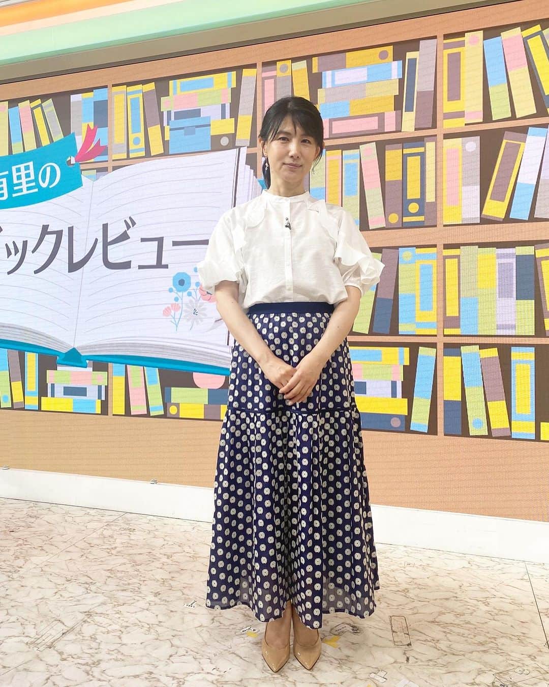 中江有里のインスタグラム：「NHK「ひるまえほっと」のブックレビューでした。 来月は夏休み。次回は9月放送です。  #中江有里  #マリリンムーン #nhk #ひるまえほっと #ブックレビュー」