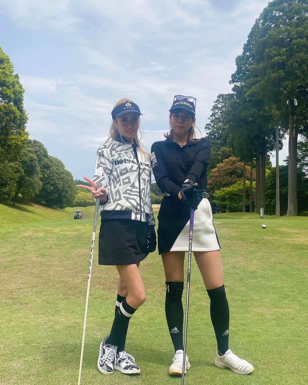 mirayのインスタグラム：「4月に半年ぶりにやっと行けたゴルフ上げれてなかった😂💦今更w  美南海達本当上手でカッコよかったな〜🥹🫶🩷  自分のゆるふわへなちょこショットの後に美南海のバチコーンかっこいいショット🏌️‍♀️ この差よww  上手くなりたいな〜!!!  #golf #ゴルフ #ゴルフ女子  w」