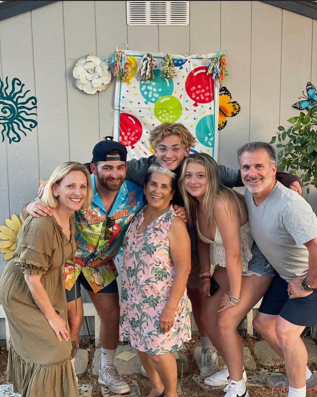 マーリー・マトリンのインスタグラム：「Had such a great GREAT time celebrating my mother in law’s 40+10+9+15+6 birthday! LOVED being with family and friends. THANK YOU for those who traveled from afar to make my MIK SO happy and beyond! I know her heart is FULL from all the love from everyone who were there! We missed sone family members and friends who couldn’t be with us. We love you @charlotte.culpepper 🎂🎂💜💜🤟🏼🤟🏼and 🤟🏼🤟🏼 to @kimberly_grandalski my sis in law!!! 🤟🏼🤟🏼」