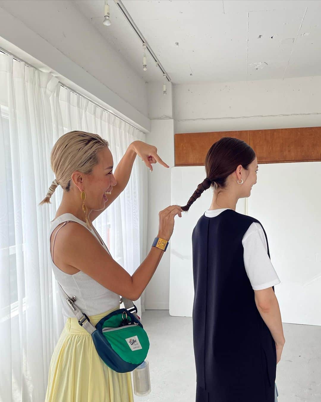 山神アリシアのインスタグラム：「@styledeli_official の撮影で @sayo345char とおんなじヘアアレンジに🤭🫶  #ヘアアレンジ」