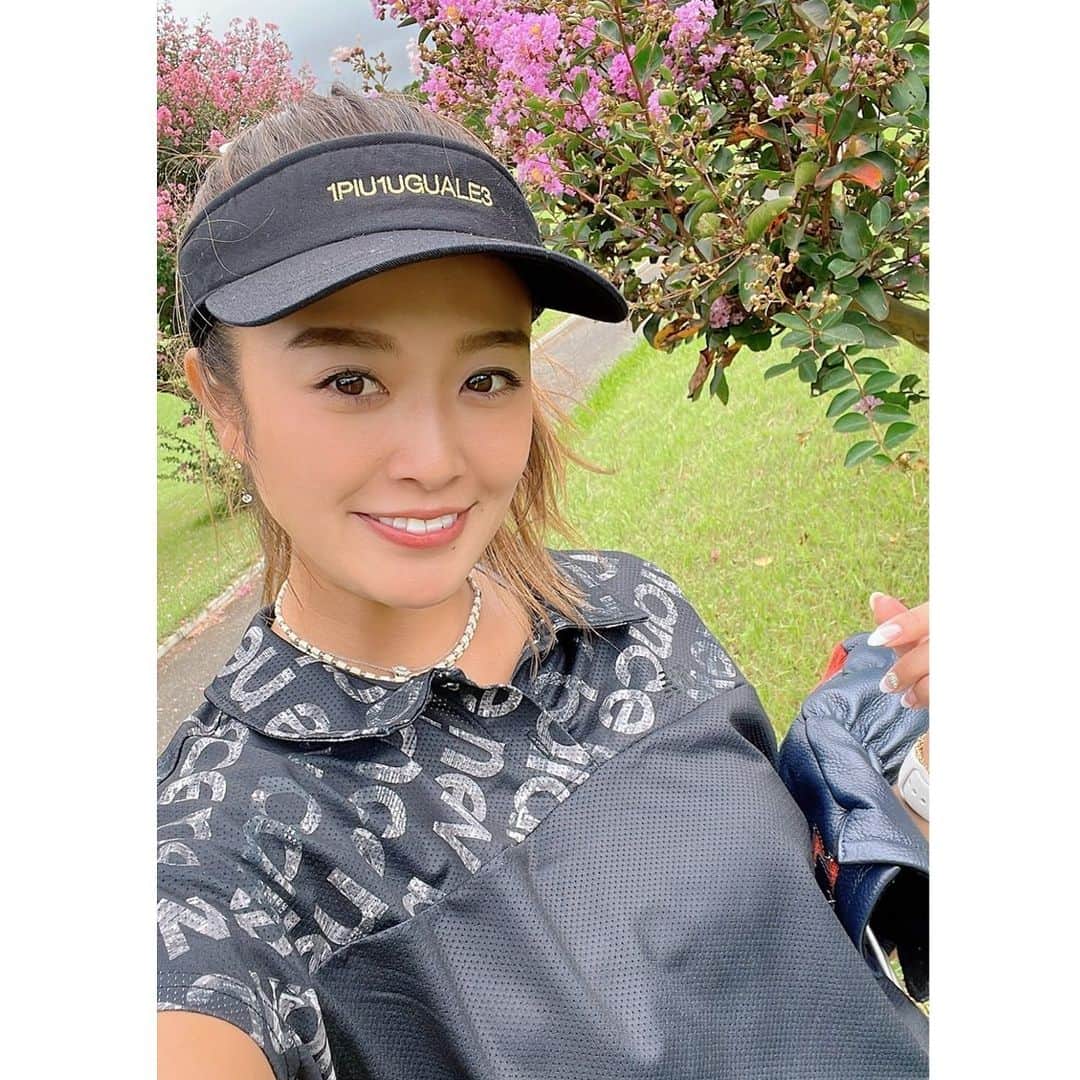 菊池なつきのインスタグラム：「A CLINIC GINZAの @a_clinic_ginza 木家佑理子先生に　@aclinic_kiya  Aスレッドをやっていただいてから10日経ちました〜！💆‍♀️✨✨  初めてのお顔メンテだったので 施術中ドキドキしたものの痛みは全然無く 腫れや痛みもなくダウンタイムはほぼ感じなかったです！ 私は施術の次の日からゴルフに行きました🤣  みんなに顔周りスッキリしたね！って 言われる事も増えたし、 お化粧する時にフェイスラインの違いを 自分で感じれた時が1番嬉しいです🥰💕  フェイスラインがモタ付いてきたなって 思っている人にはおすすめだと思います！  #aスレッド #糸リフト #aclinic #aclinic銀座 #aclinic横浜 #aclinic新宿 #aclinic名古屋 #aclinic大阪 #aclinic福岡#aclinic池袋 #aclinic仙台 #aクリニック #エークリニック #小顔   #リフトアップ #美容外科 #美容皮膚科 #美容クリニック #スレッドリフト   #小顔整形 #たるみ改善#木家佑理子」