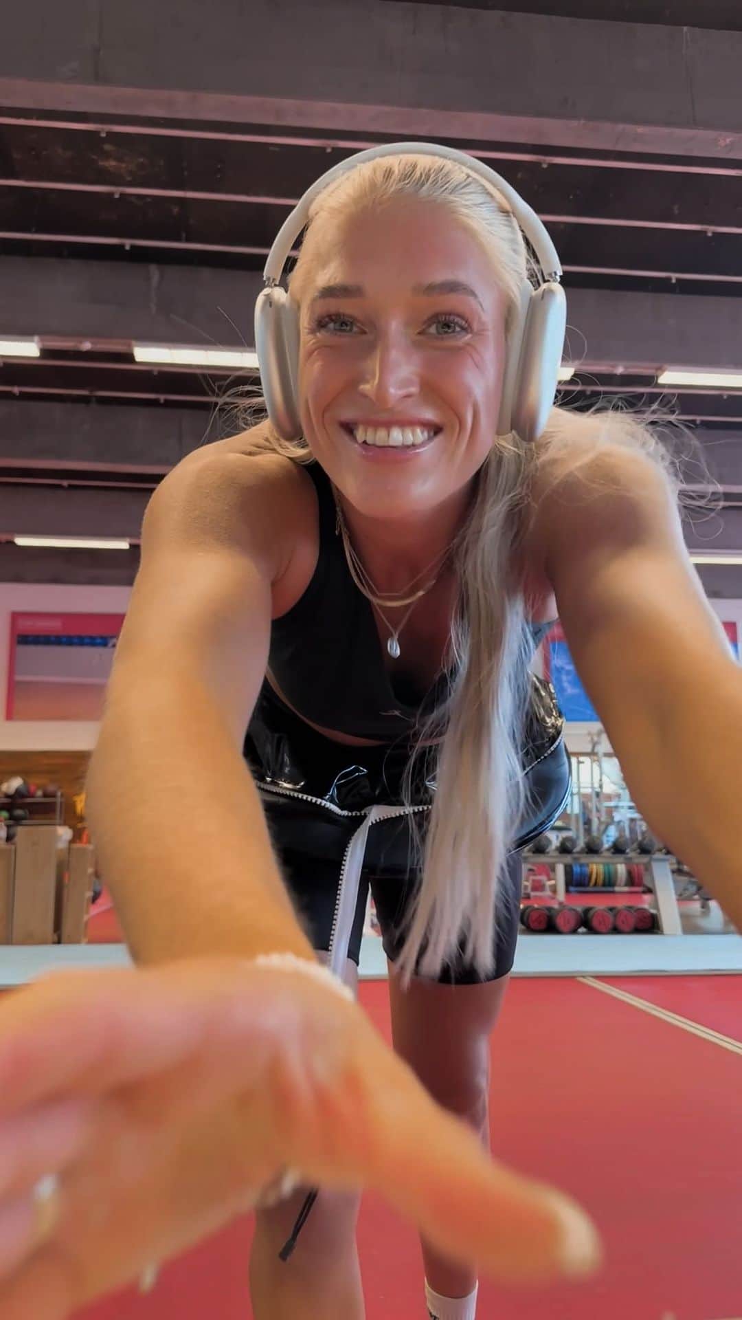 イダ・カーストフのインスタグラム：「Hopefully a step in the right direction 🤞🏽 I'm happy with how it goes but at the same time I know it's too early to say anything. The next weeks will show if a season will be possible or if we have to take a step back and focus on 2024」