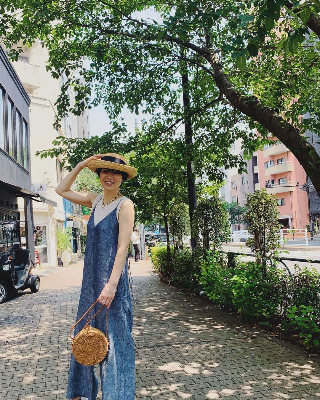 いかりさとみさんのインスタグラム写真 - (いかりさとみInstagram)「週のはじまりは事務所へ。事務所そばの桜並木の下、木漏れ日が気持ちいいです #夏」7月3日 14時47分 - satomi_ikari