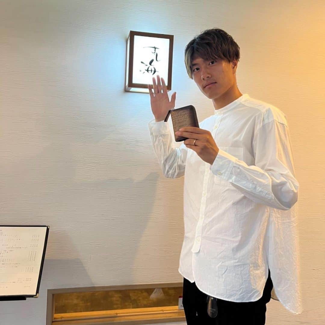 西山大雅さんのインスタグラム写真 - (西山大雅Instagram)「航基くん、サッカーもプライベートもお世話になりました。 いなくなって寂しいですが、オランダ行ってもボーリングの練習忘れずに頑張ってください！ オマケにサッカーも頑張ってください！！ ありがとうございました！！ . #小川航基 #たぶん諒也くんが一番寂しがってる #僕も少しでも追いつけるように頑張ります #ロッカーで隣がいなくなって寂しい」7月3日 15時15分 - n_taiga0824