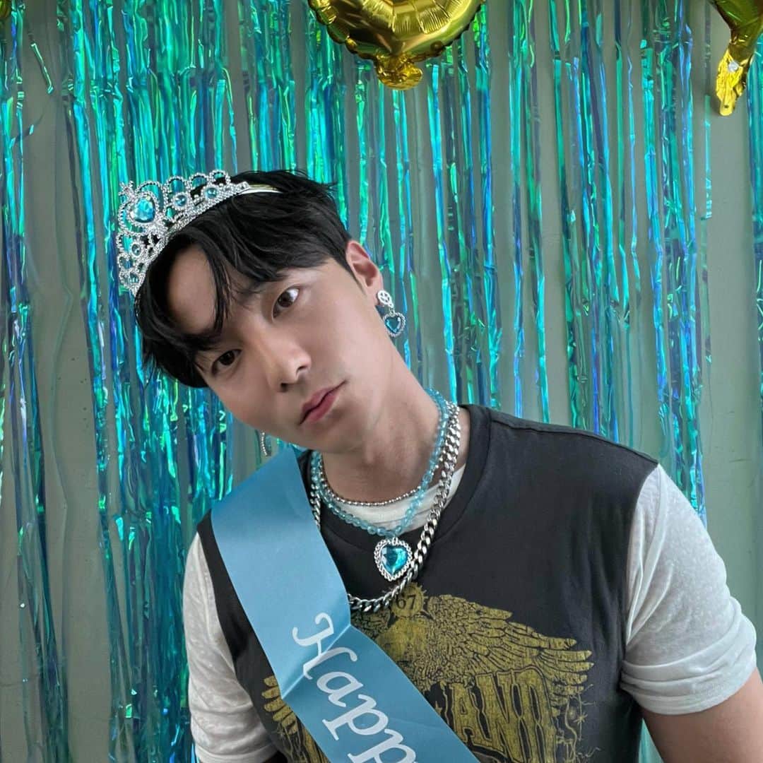 ロイ・キムのインスタグラム：「birthday boy roy 🎈🎈  Thank u thank u thnk u thnx」