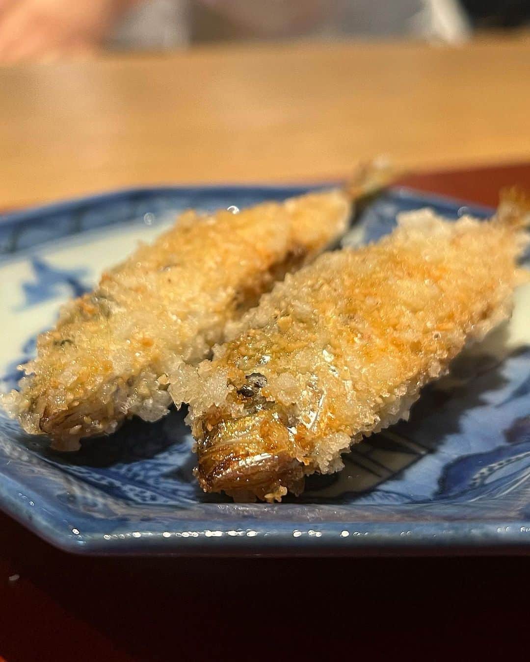 宮崎まこさんのインスタグラム写真 - (宮崎まこInstagram)「日本料理FUJI🥢静岡  今回食べたお魚全てのお出汁を入れた天城軍鶏のラーメンがね！最高でした❤️‍🔥 もはやラーメンではない。トマトの酸味で爽やかな。  ◼︎万願寺とうがらしTKG ◻︎鯵豆ピーナッツおかき ◼︎鯖のオイル蒸し ◻︎生シラスごはん ◼︎ 天城軍鶏と本日のお魚出汁全部入りラーメン ◻︎もち  #日本料理 #日本料理fuji #静岡グルメ #日本美食 #サスエ前田魚店 #写真好きな人と繋がりたい #予約困難店　#美食推薦」7月3日 15時24分 - makomiyazaki