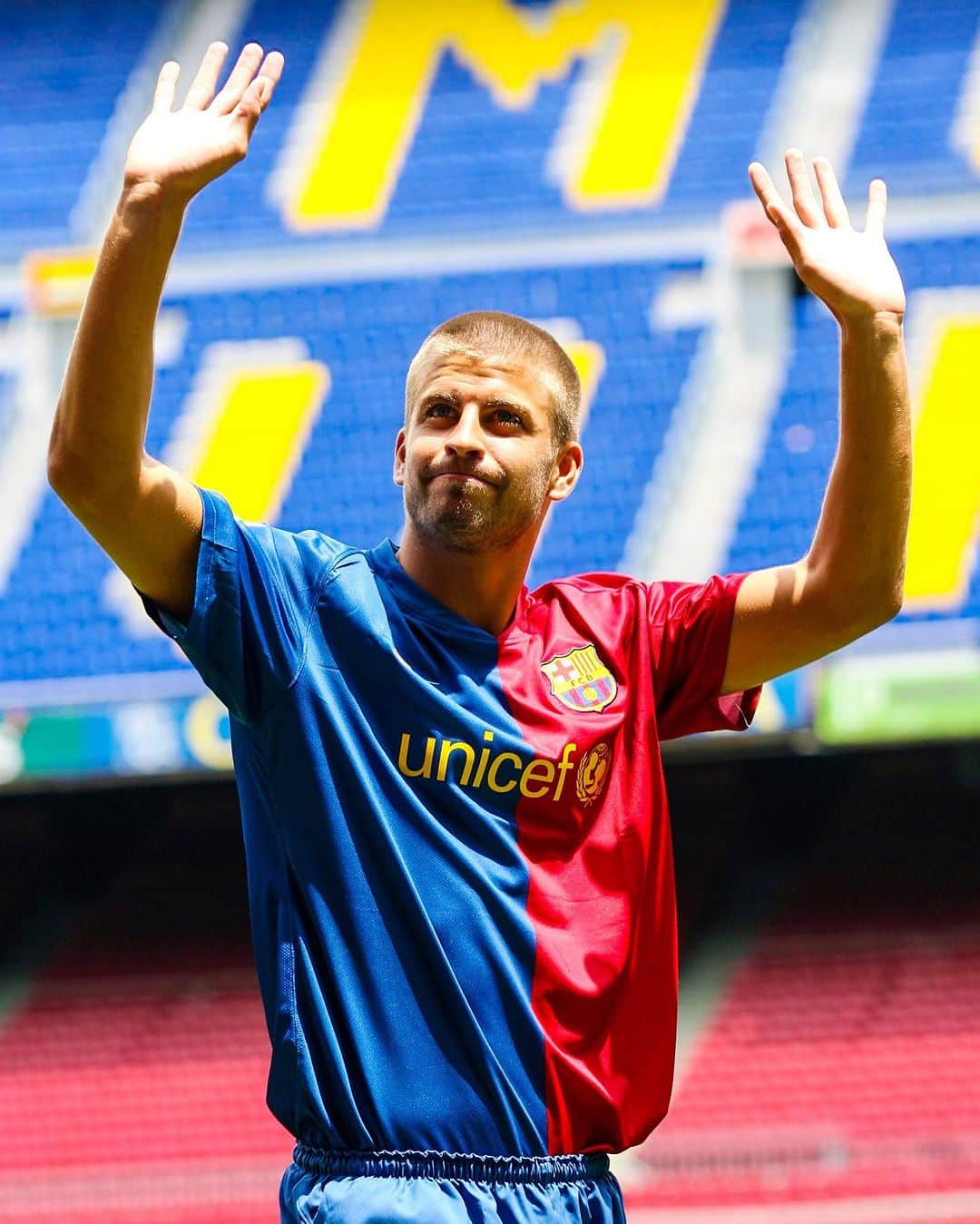 FCバルセロナさんのインスタグラム写真 - (FCバルセロナInstagram)「#OTD in 2008… Gerard Piqué was officially presented as a Barça player 💙❤️」7月3日 20時57分 - fcbarcelona