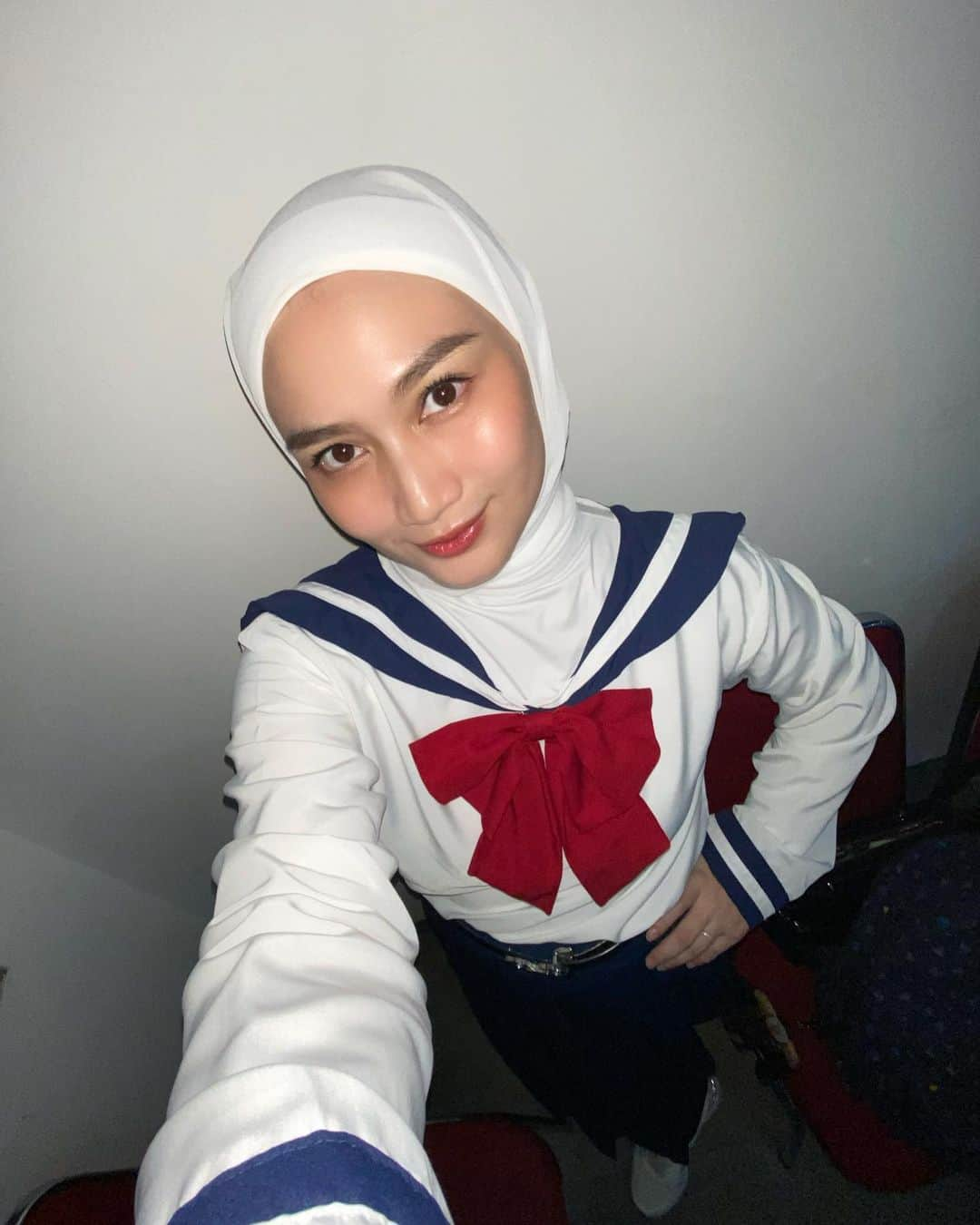 メロディー・ヌランダニ・ラクサニのインスタグラム：「Cosplay jadi Sailormoon pakai hijab🧕🏻💫✨」