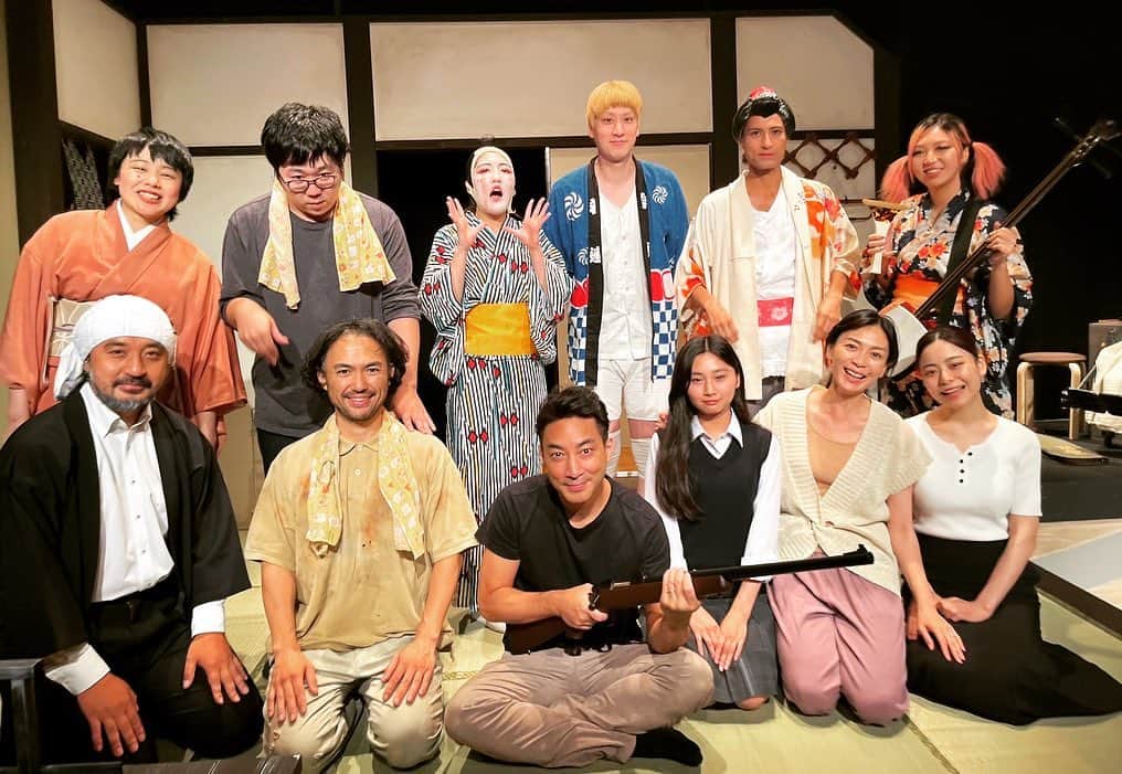 のインスタグラム：「舞台「さまよう理性」全公演終了致しました。 ご来場くださった方々、ありがとうございました！ “ちんどん矢沢”という旅芸人の座長役を演じさせてもらいました。 毎回こんなに緊張したのは久しぶりでした。 お客様から有難い御言葉を沢山いただいた分、大きな課題を見つけることができました。 #さまよう理性 #ineasymotion #舞台 #演劇 #千穐楽 #劇小劇場 #下北沢」
