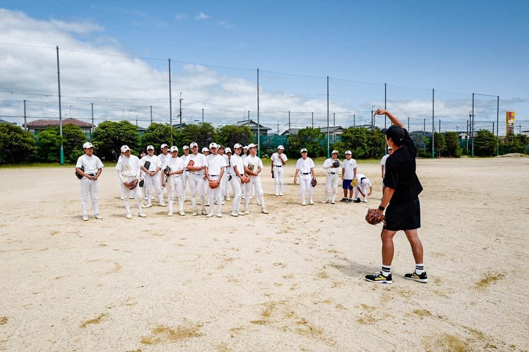 上田剛史のインスタグラム：「昨日は滋賀県にある栗東西中学校の野球部へ。 選手1人1人の真剣に野球へ取り組む姿勢素晴らしかったです。 夏の大会へ向けて少しでもレベルアップに繋がる指導ができた事願います💪 頑張れ‼️栗東西野球部⚾️ 応援してます📣  ご依頼頂ければ全国何処でも行きますのでご連絡お待ちしております🙇‍♂️  #野球 #野球教室 #栗東市  #栗東西中学校」