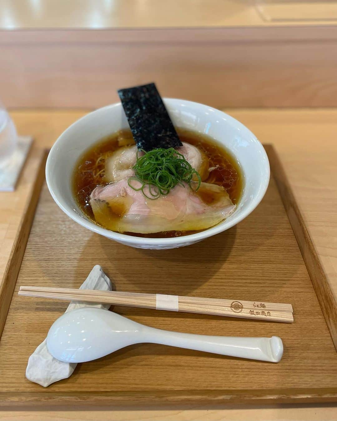 野原くるみのインスタグラム：「食べログランキング1位 念願の飯田商店へ行ってきたよ🍜✨️  . . . .  . . . . . . .  . . . . . . . . .  .  #食べログ百名店  #食べログ4超え  #飯田商店 #ラーメン #めんすたぐらむ  #麺スタグラム #メンスタグラム  #ラーメン部  #ラーメンパトロール  #ラーメン女子  #グルメ #グルメスタグラム  #ramen」